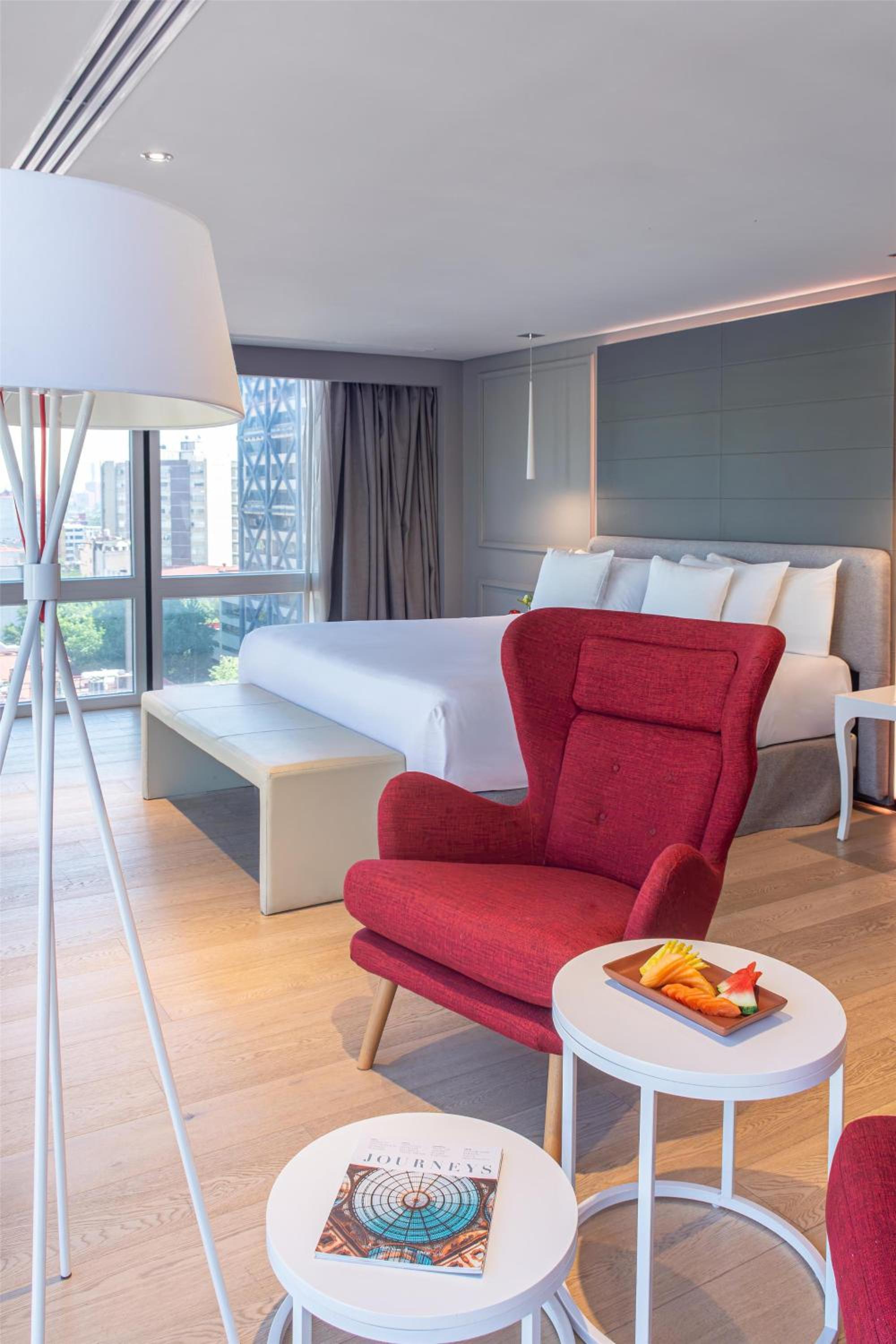 Junior Suite Corner View with Extra Bed (2 AD +  1 CH) - Photo 4