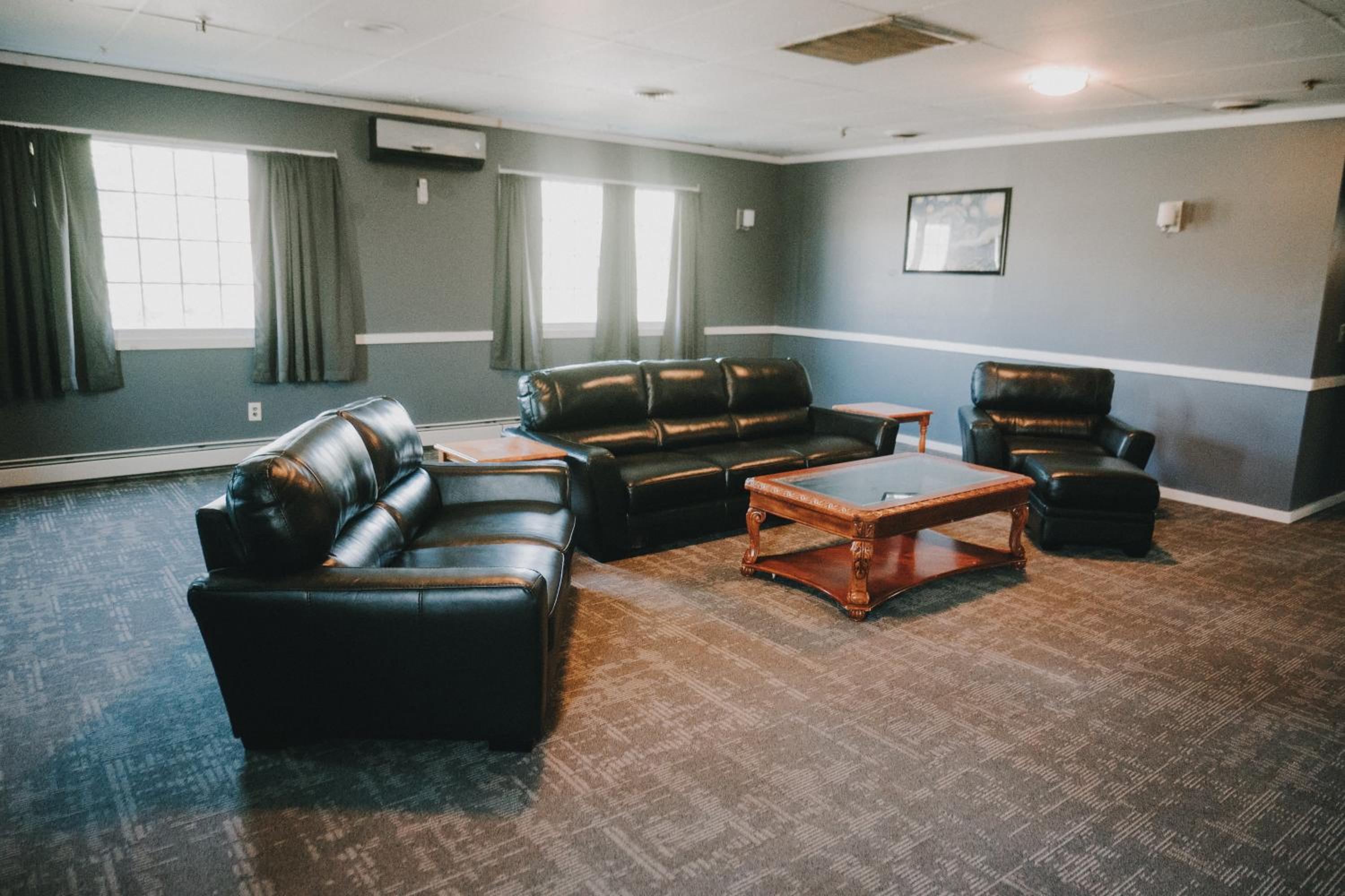 Three-Bedroom Suite photo 2