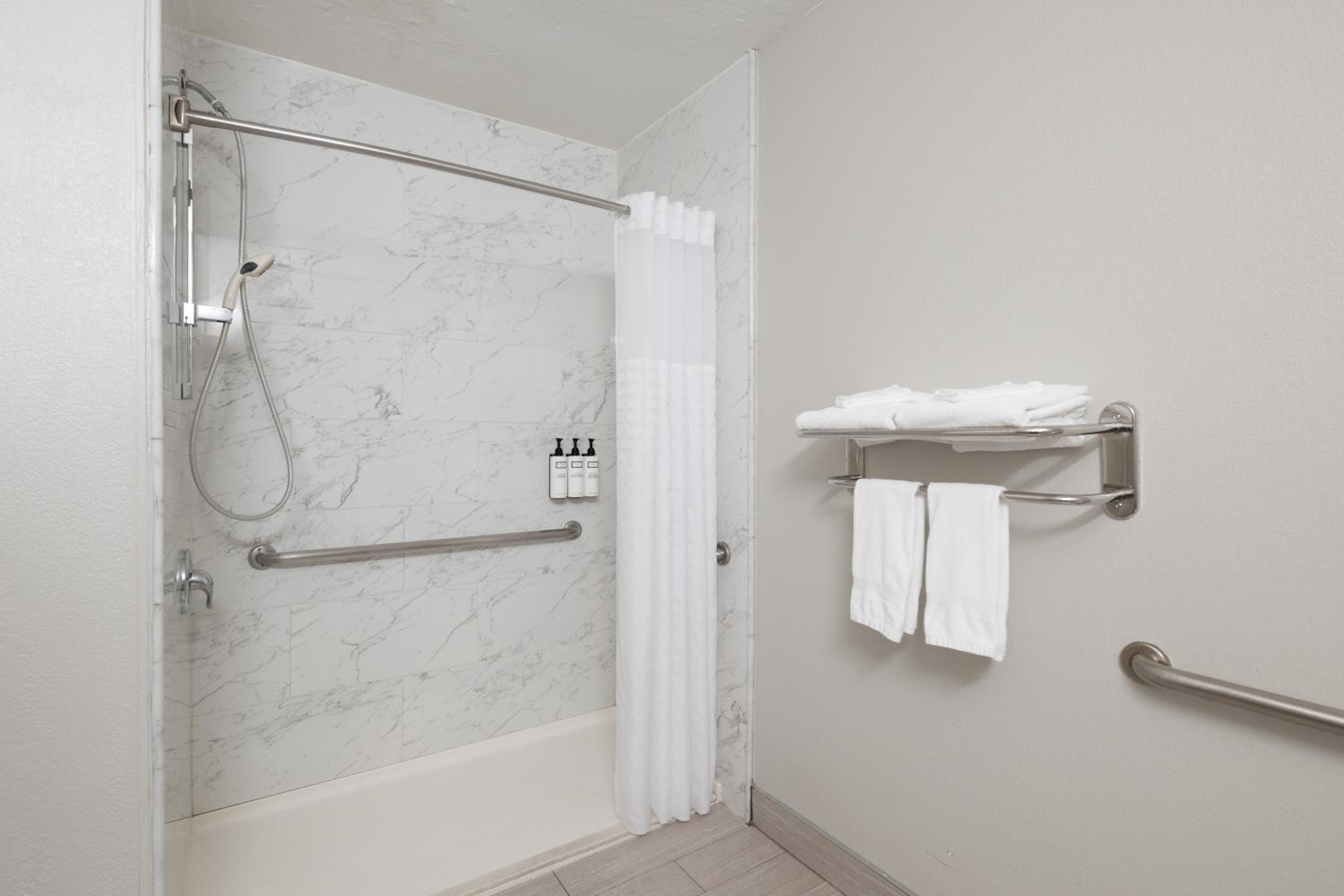 King Suite - Accessible/Non-Smoking - Photo 3