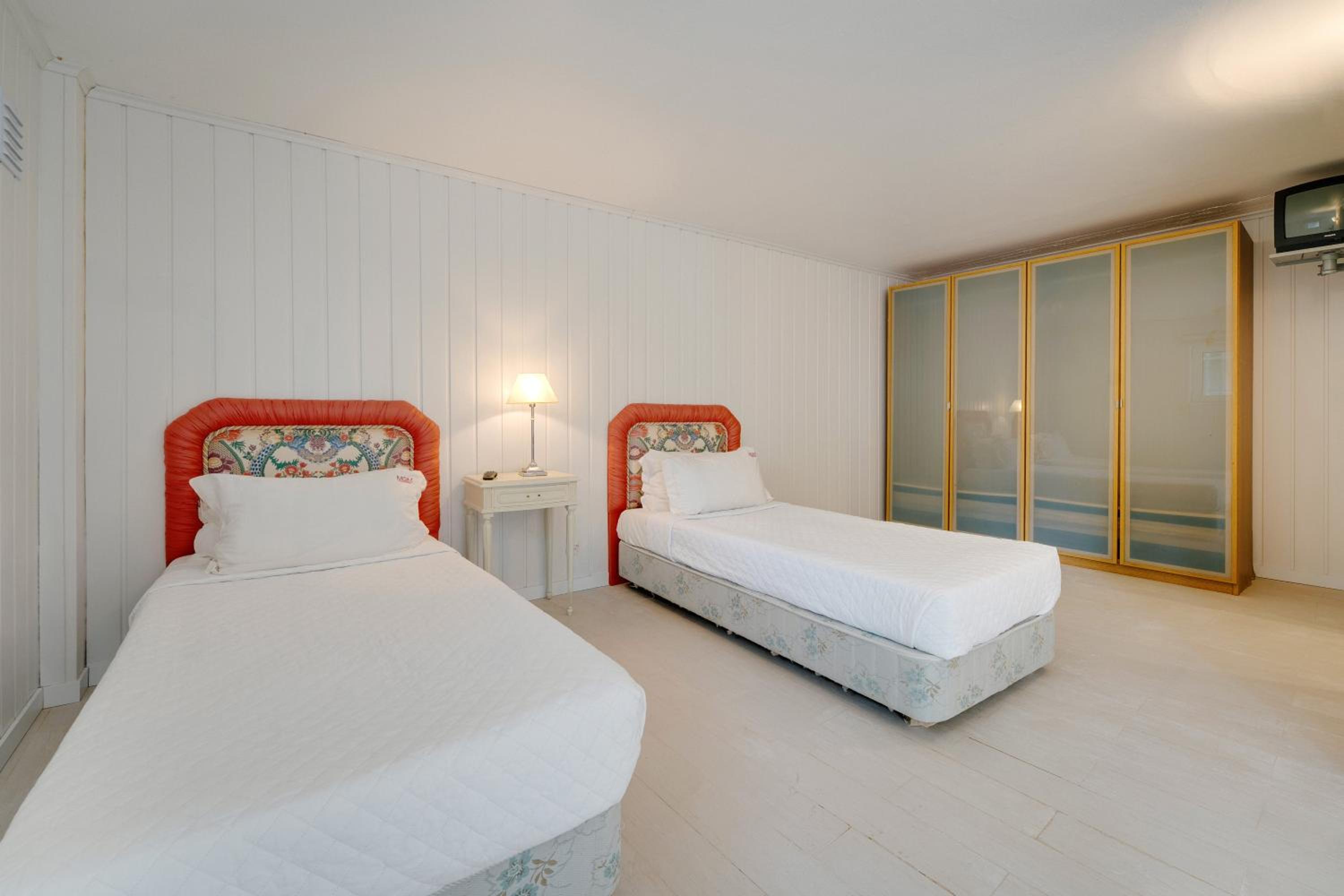 Sunrise Beach Villa - 2 Bed Studio