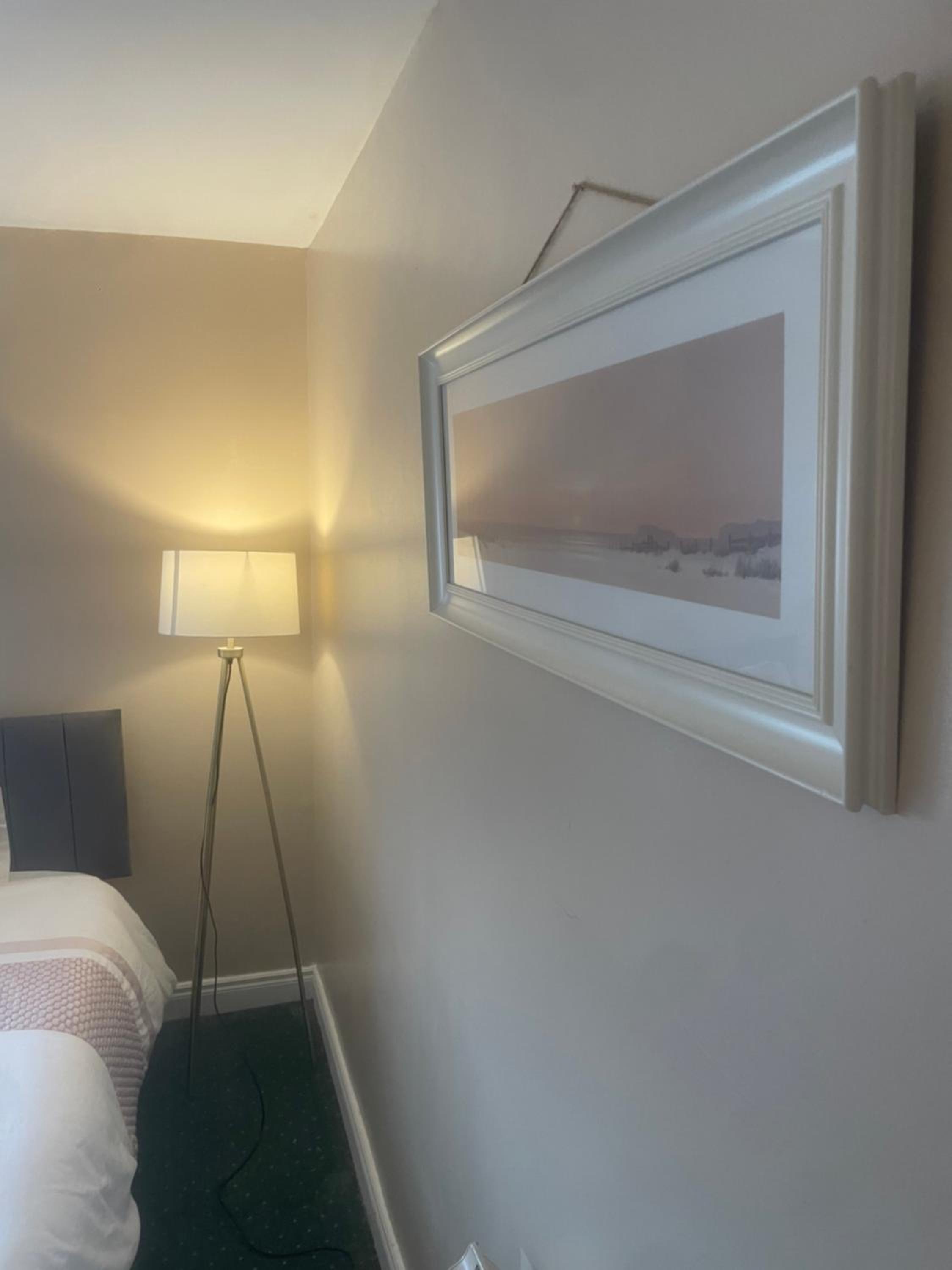 Double room with toilet and sink and without shower