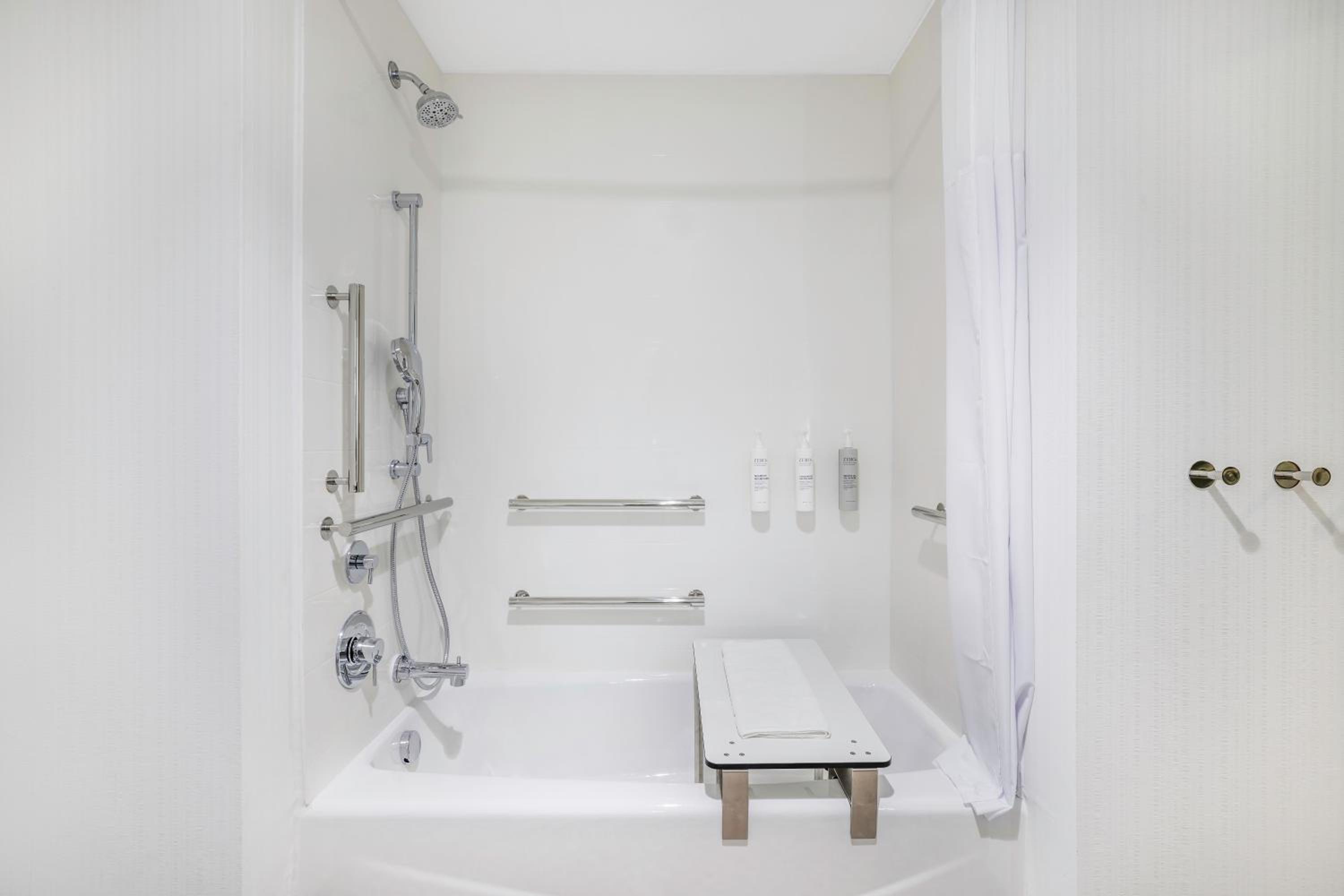 King Room with Tub - Mobility Access - Photo 6