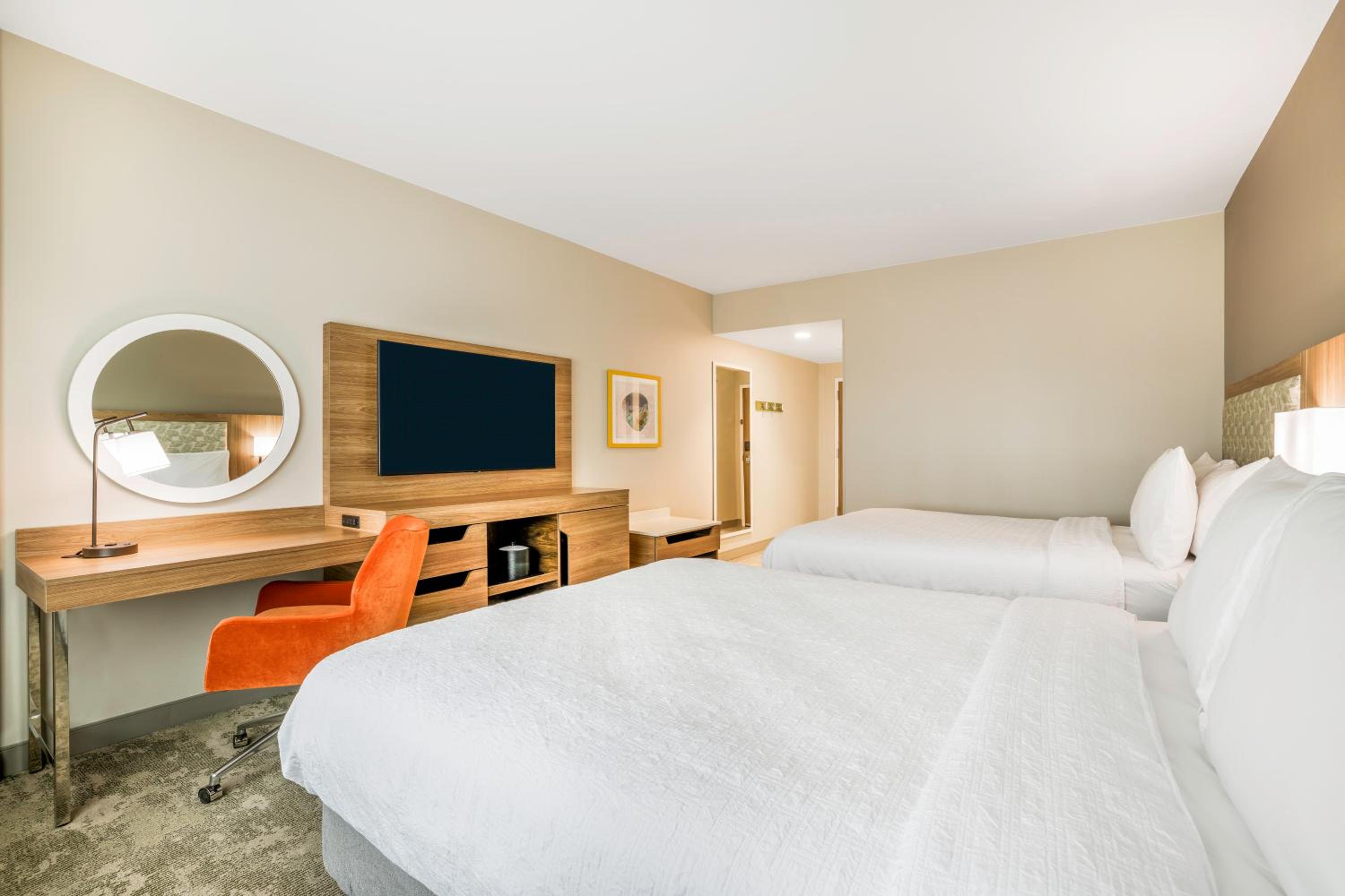 Queen Room with Two Queen Beds - Photo 10