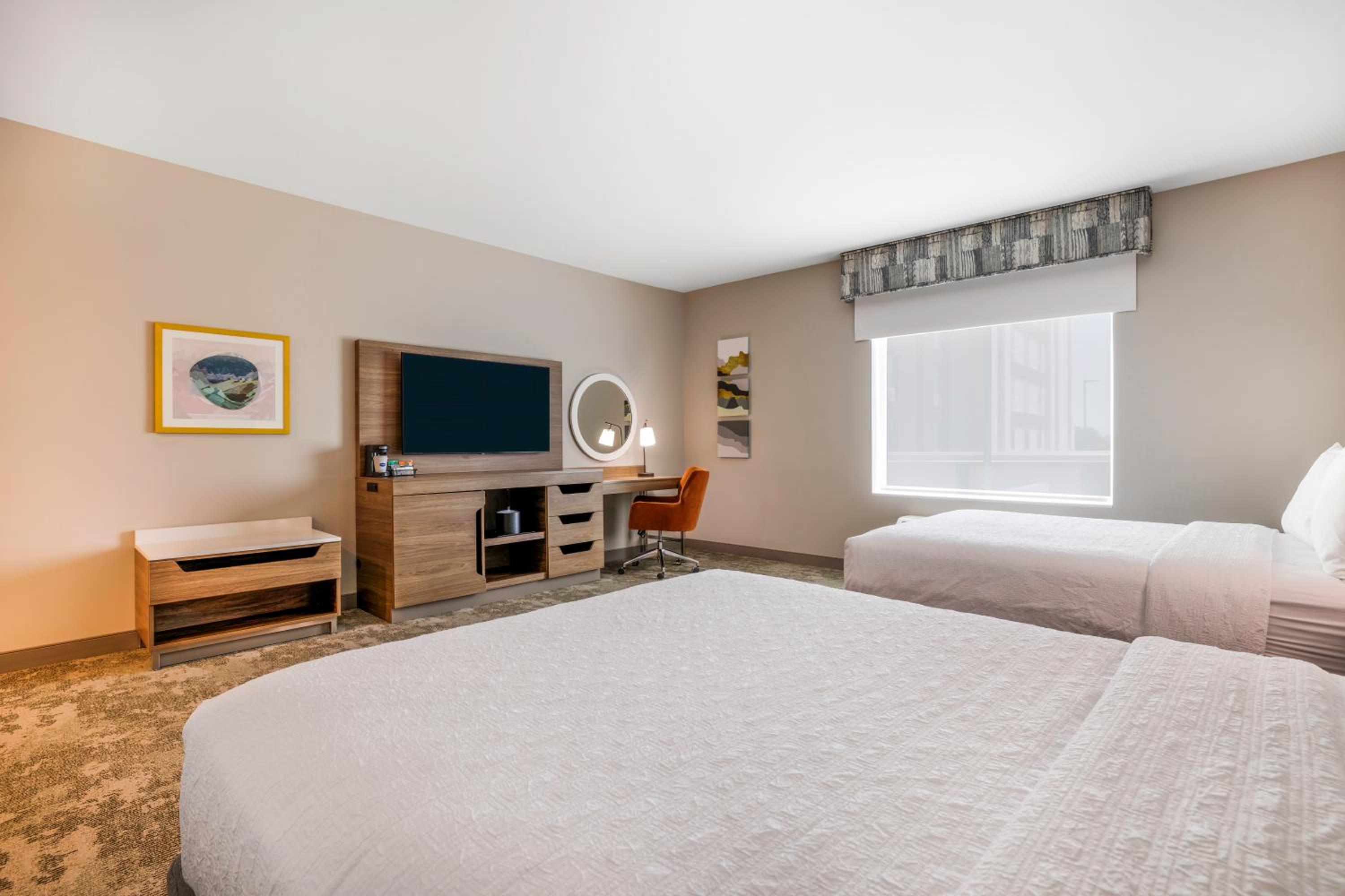 Queen Room with Two Queen Beds - Photo 9