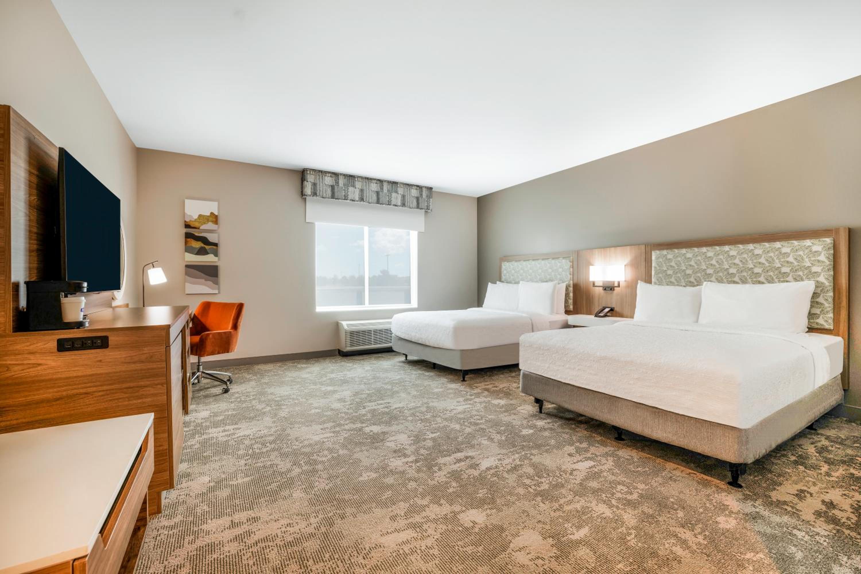 Queen Room with Two Queen Beds - Photo 12