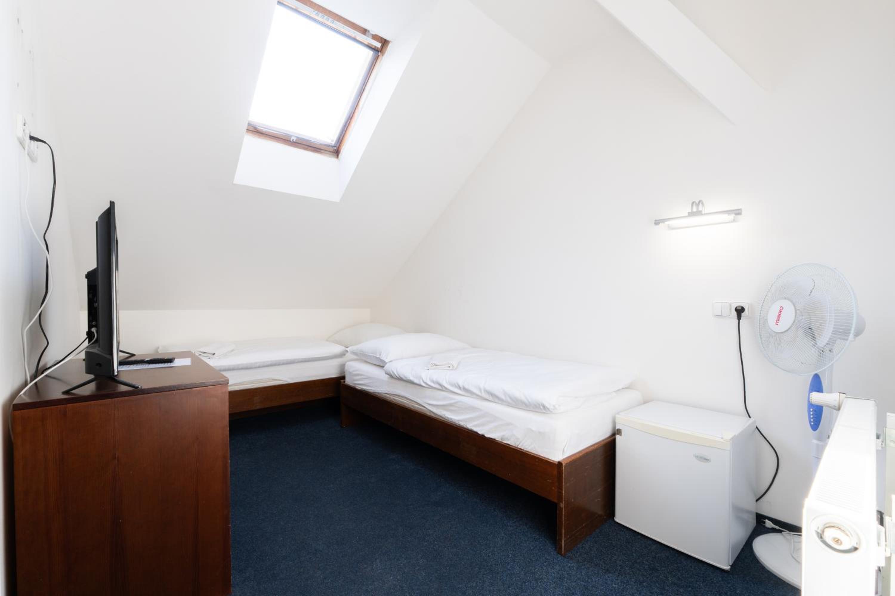 Standard Double Room - Photo 2