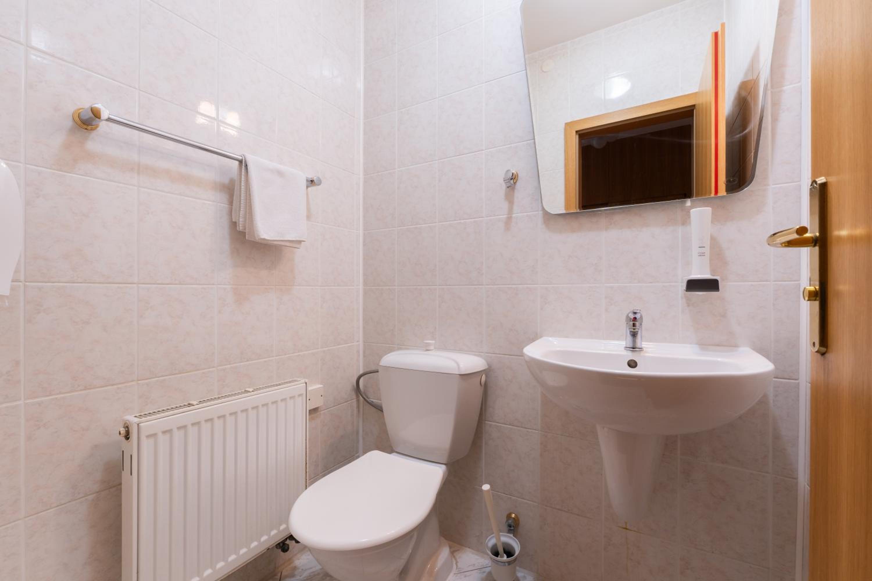 One-Bedroom Apartment - Photo 4