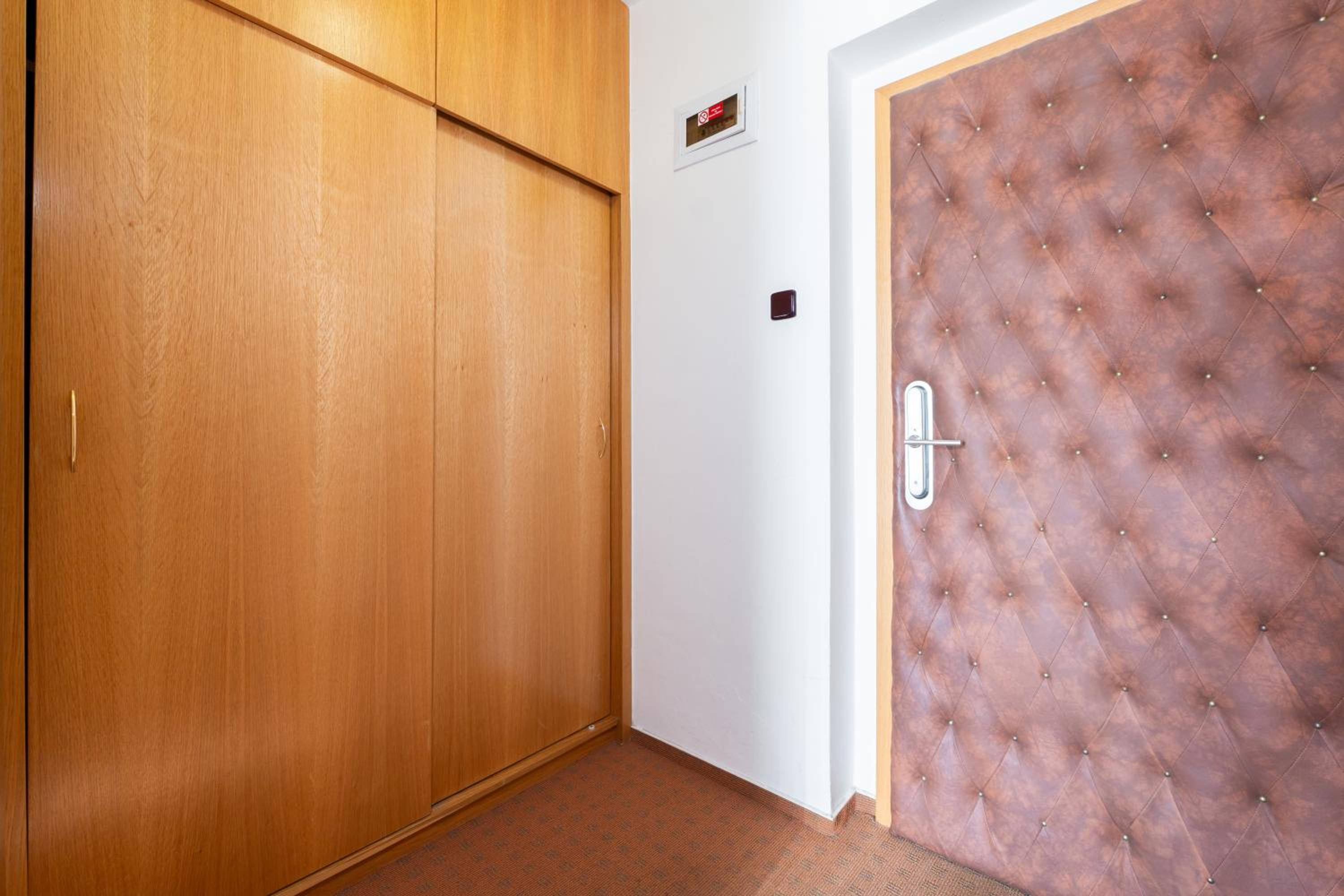 One-Bedroom Apartment - Photo 11