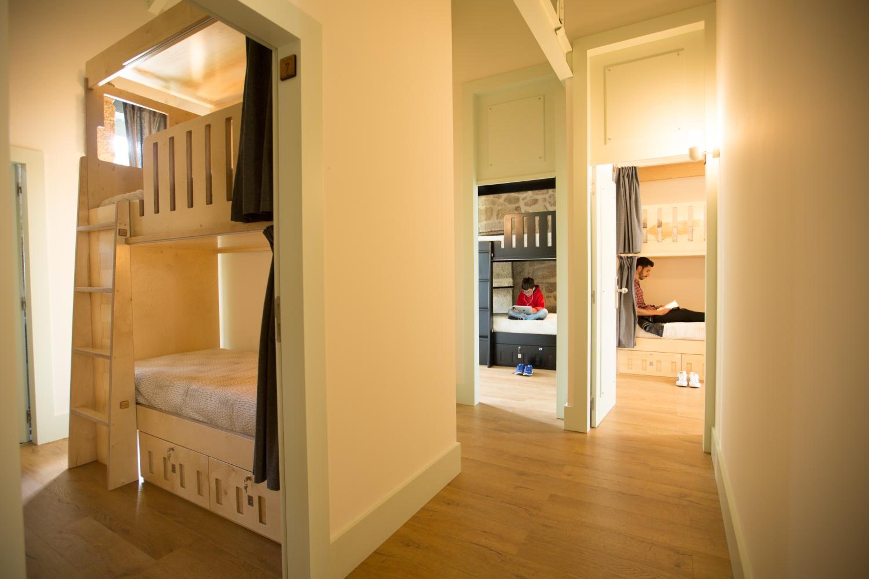 Bed in 4-Bed Male Dormitory Room photo 3