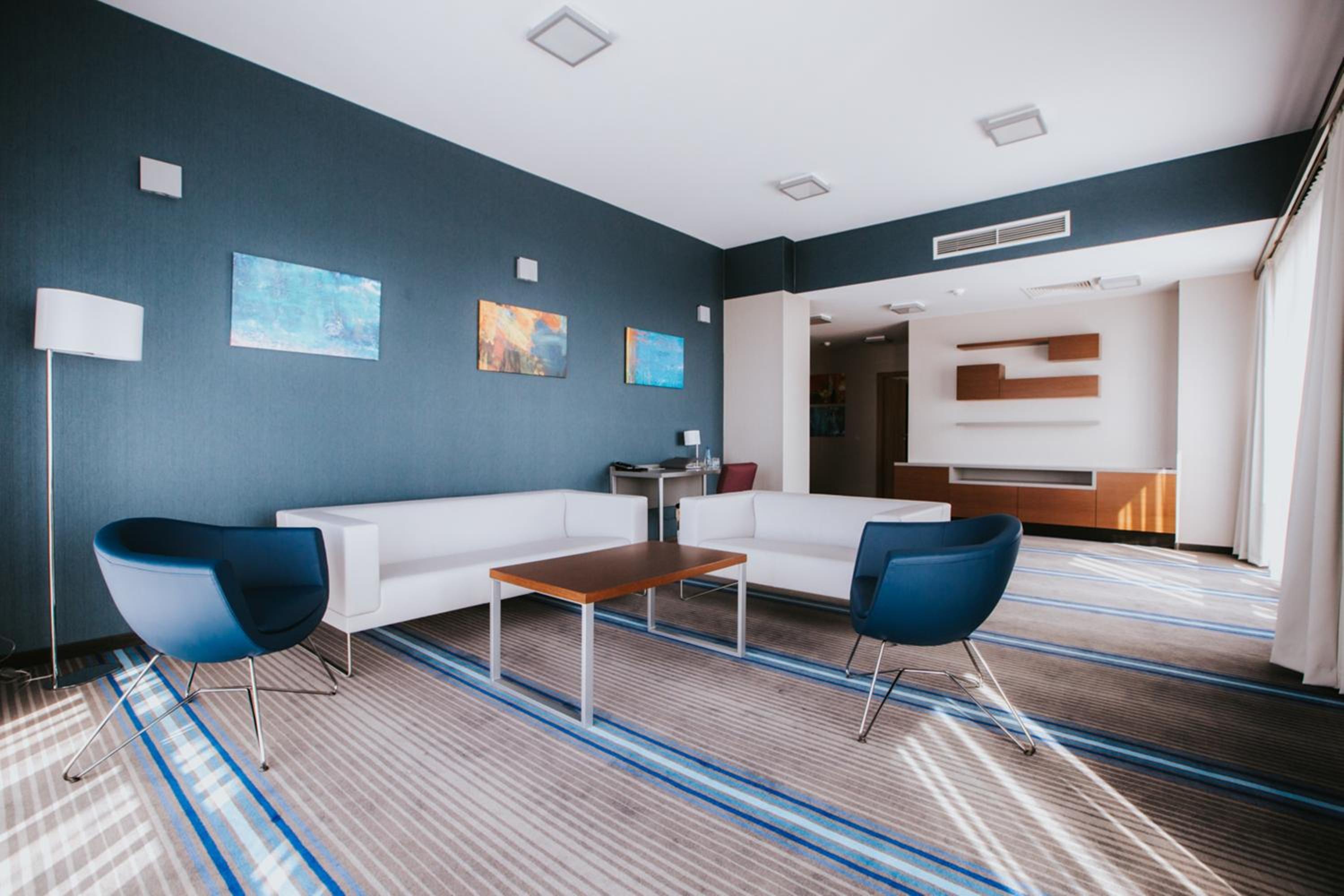 Suite - Photo 5