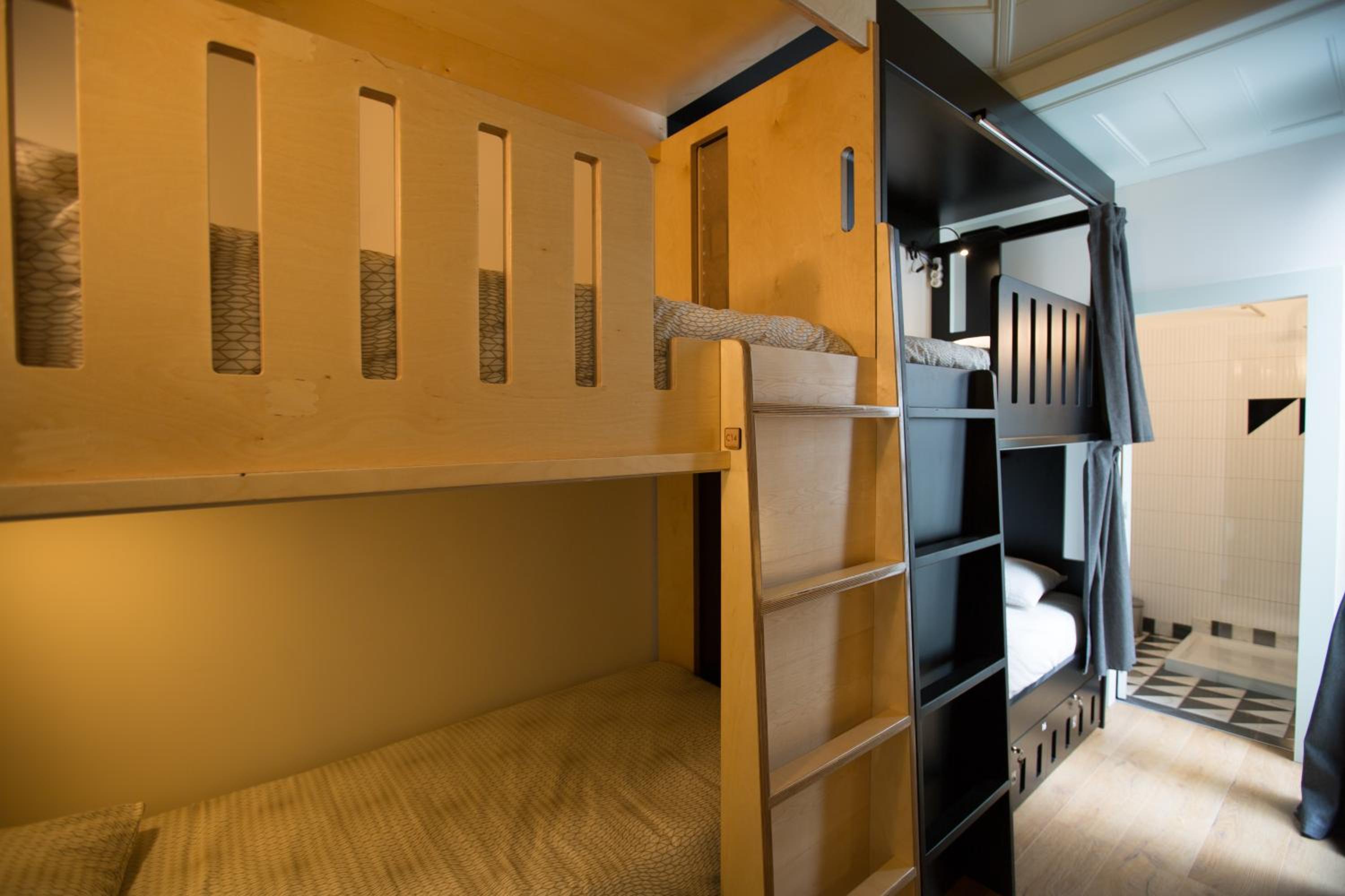 Bed in 4-Bed Male Dormitory Room photo 2