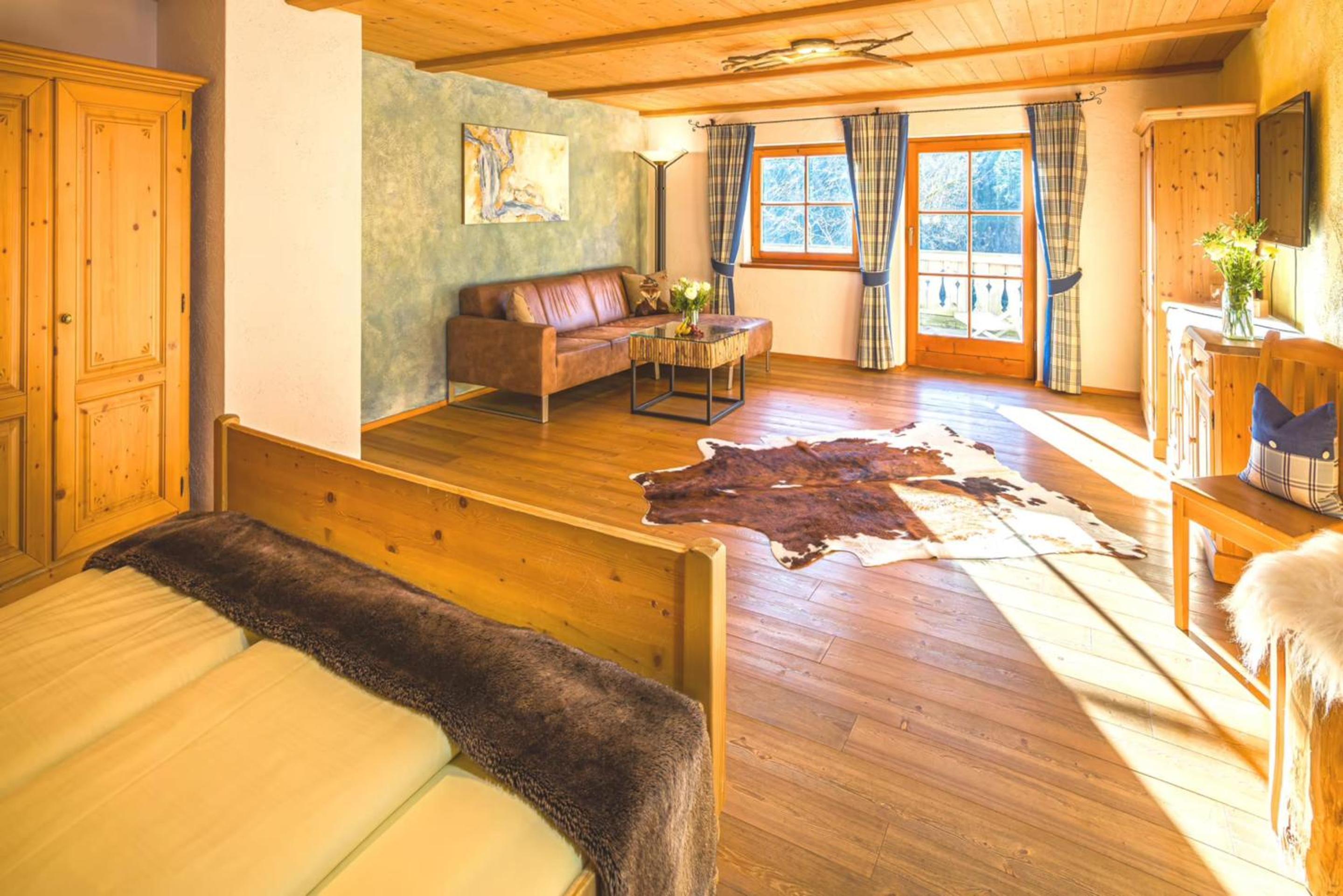Junior Double Suite with Sofa Bed, Balcony and Mountain View - Photo 3