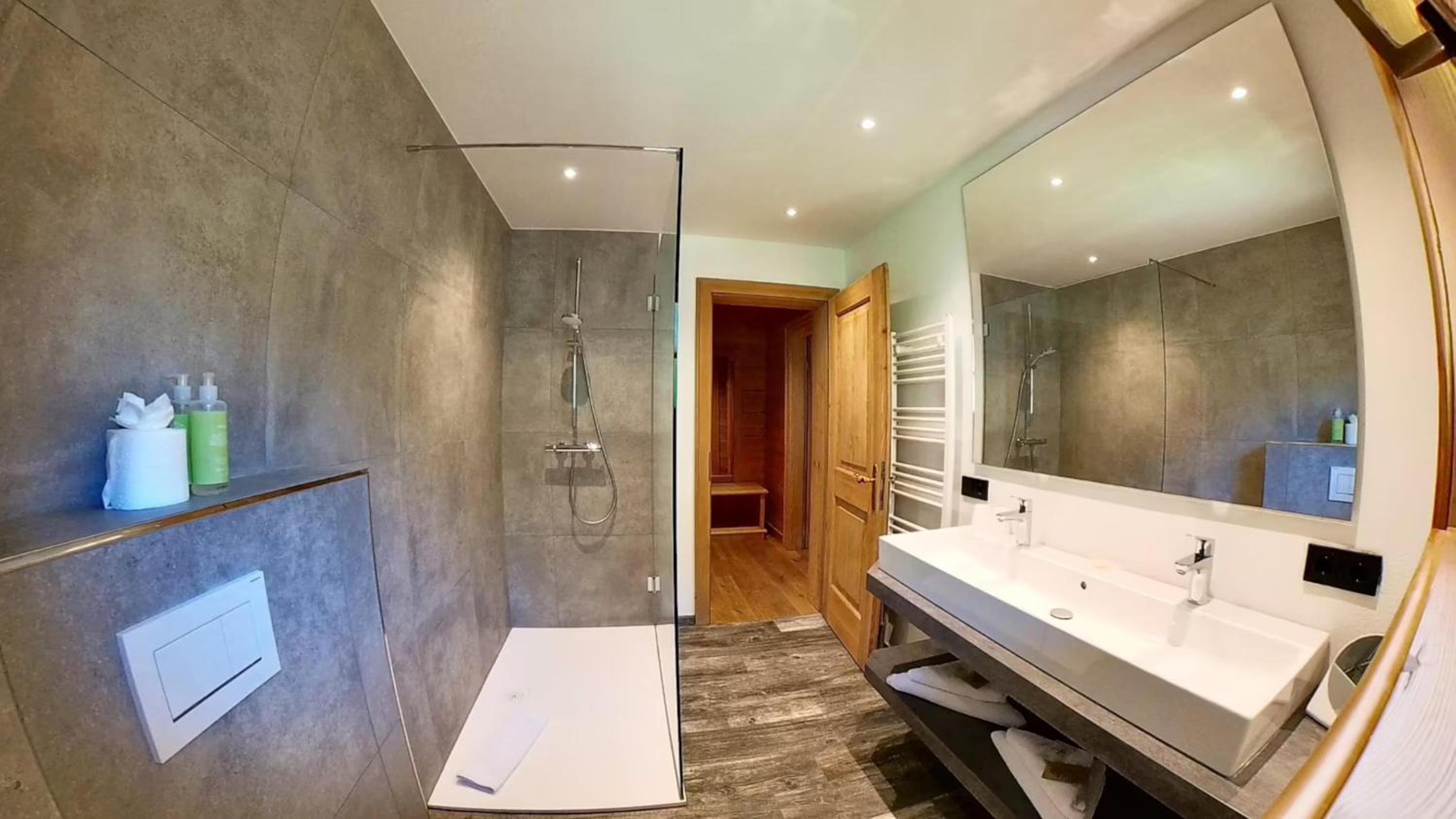 Junior Double Suite with Sofa Bed, Balcony and Mountain View - Photo 4