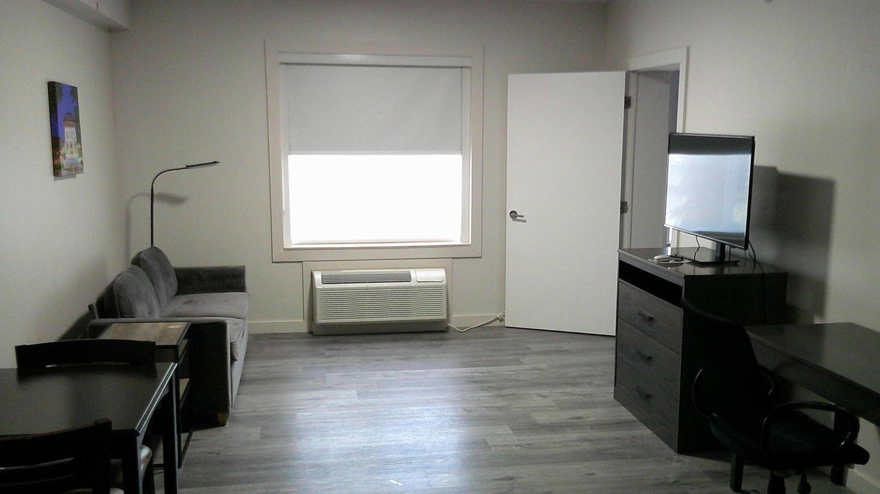 One-Bedroom King Suite with Living Room - Non-Smoking - Photo 4