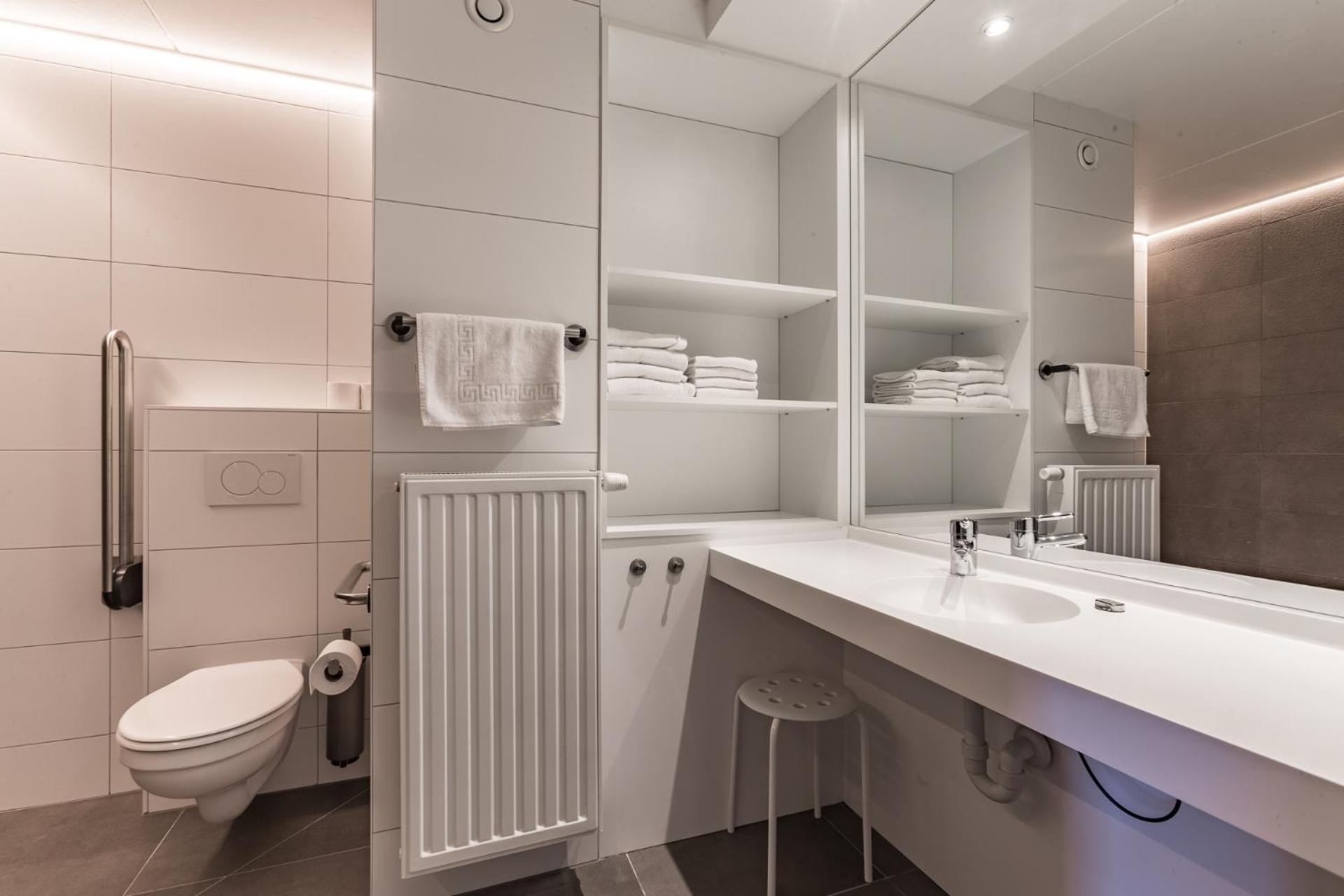 Apartment with Bath and Shower