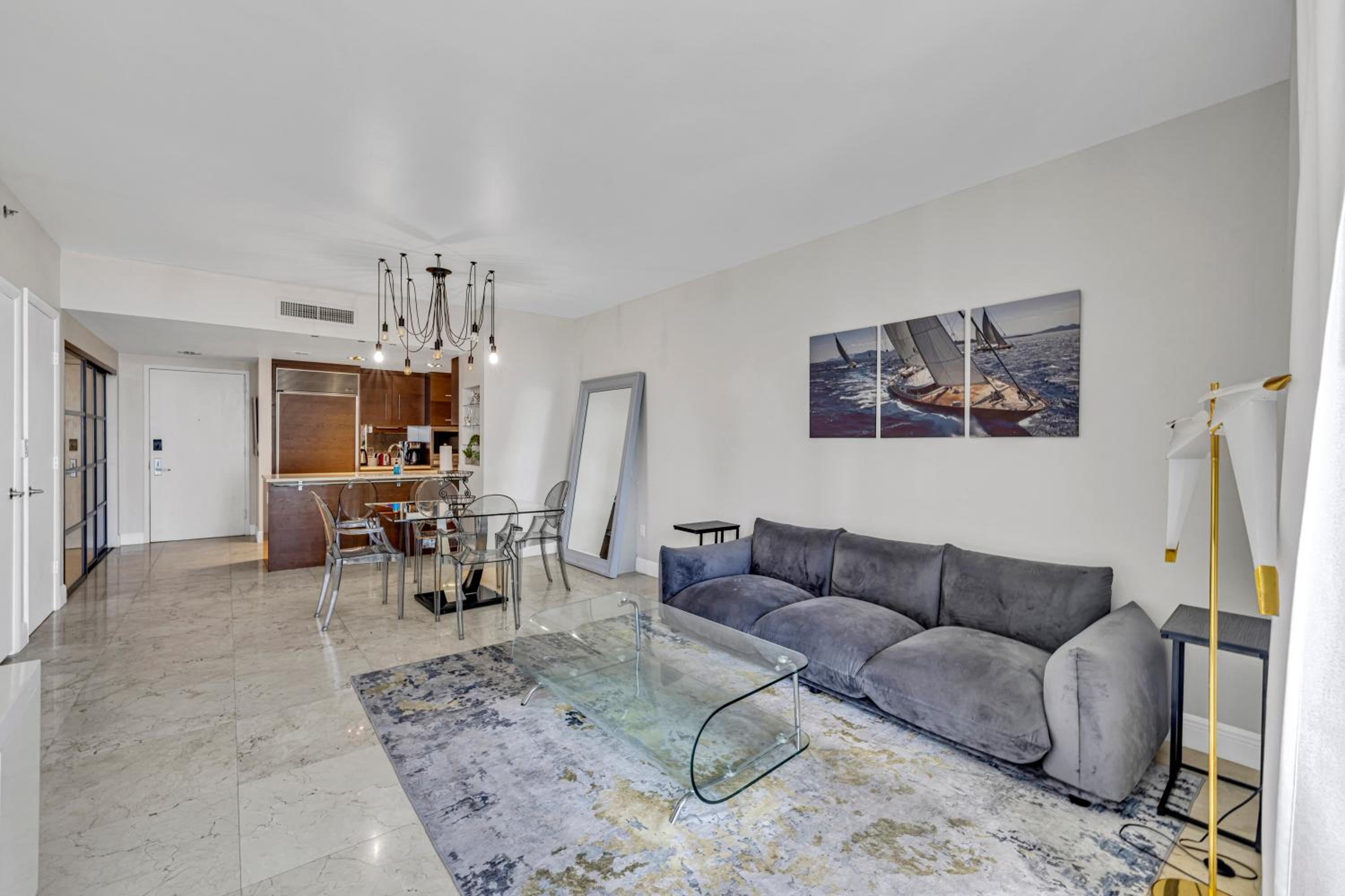 Two-Bedroom Apartment with Balcony and Sea View photo 2