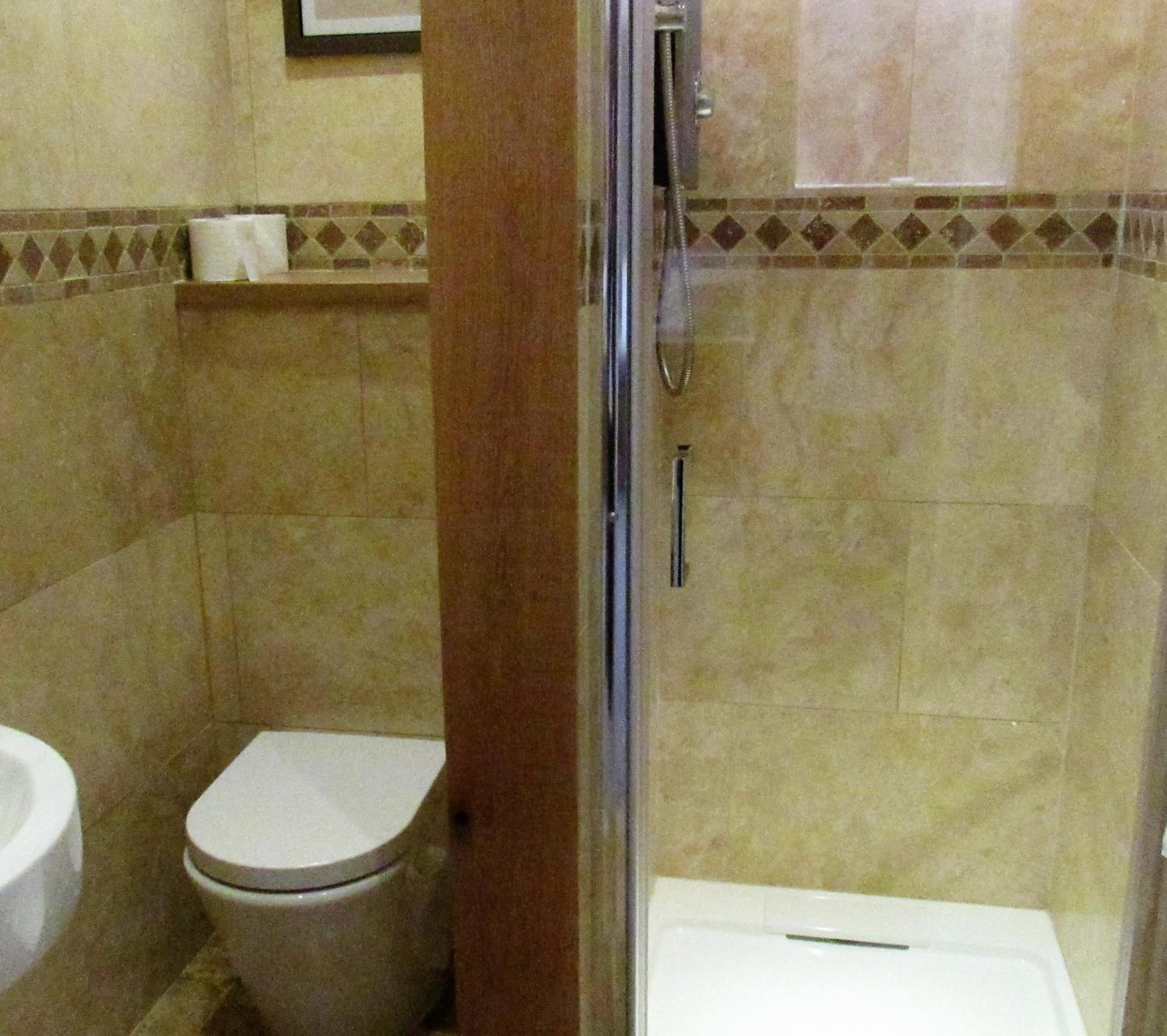Superior King Room - Photo 13