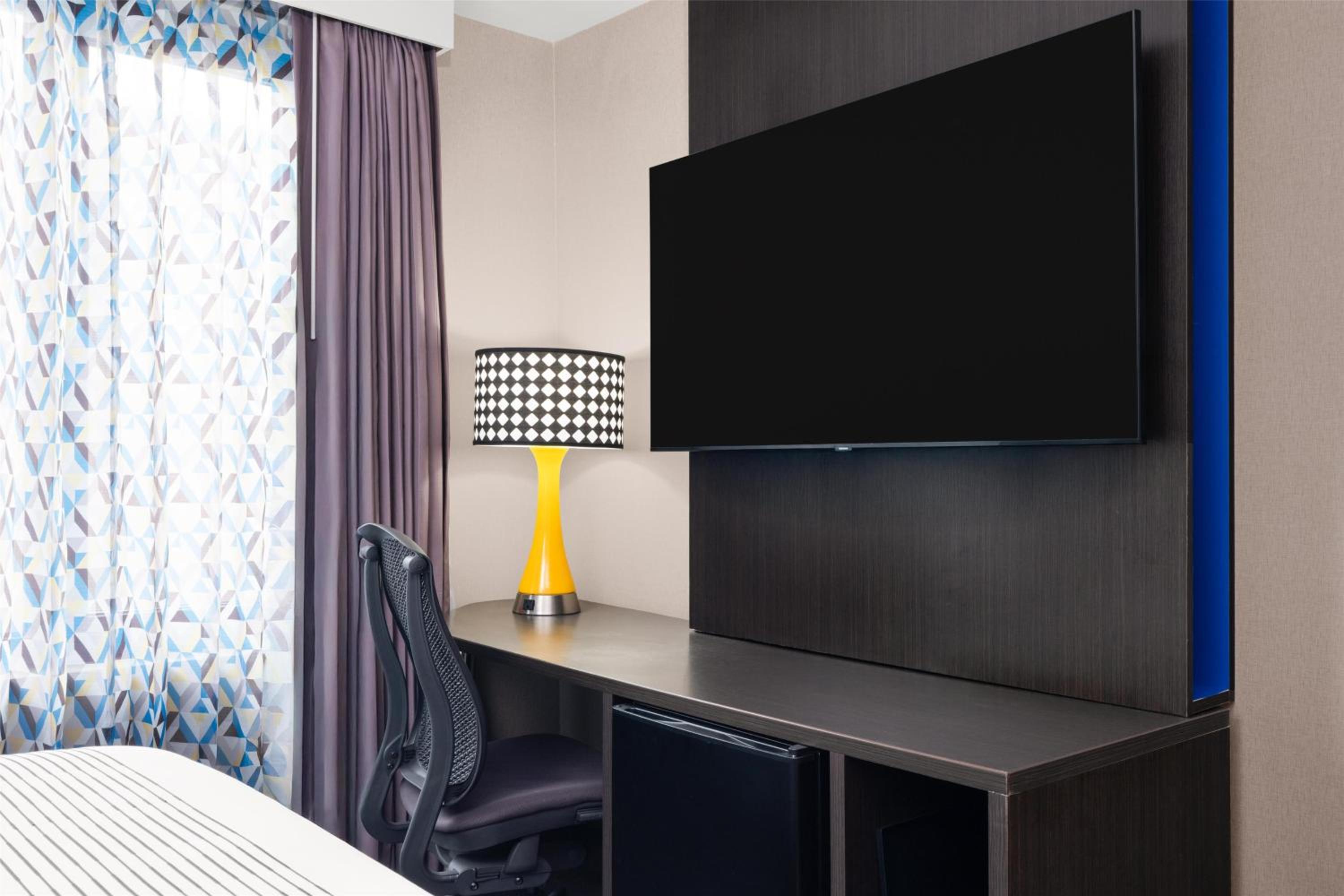 King Room with Roll-In Shower - Disability Access photo 2