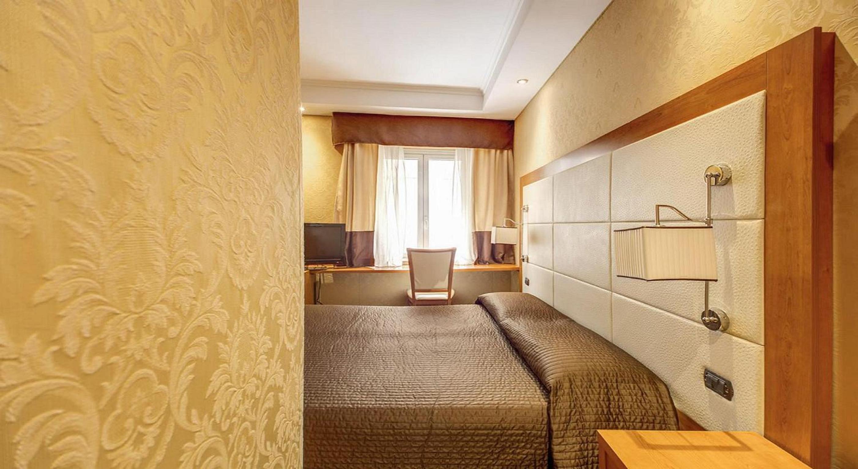 Economy Double Room photo 3