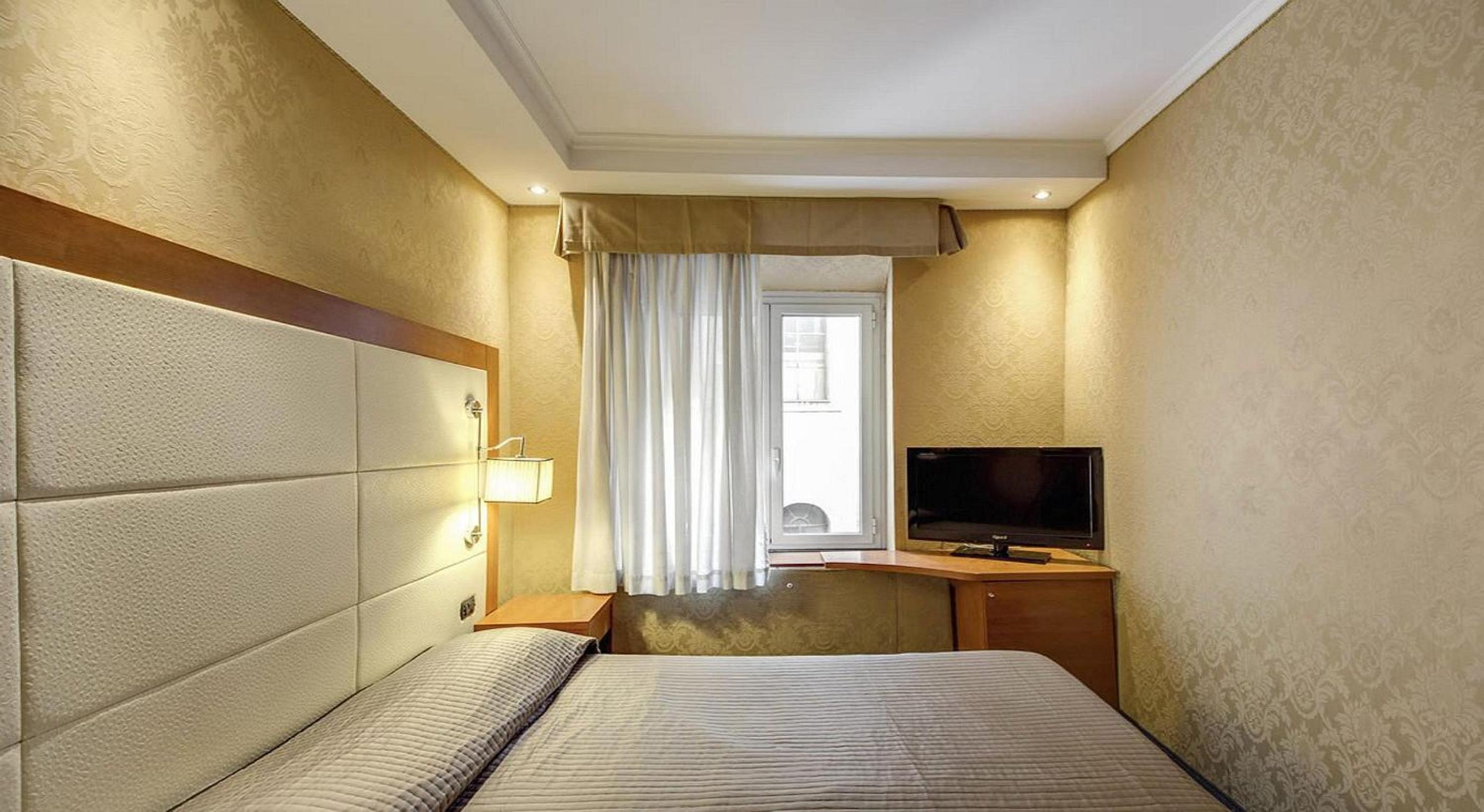Economy Double Room photo 3