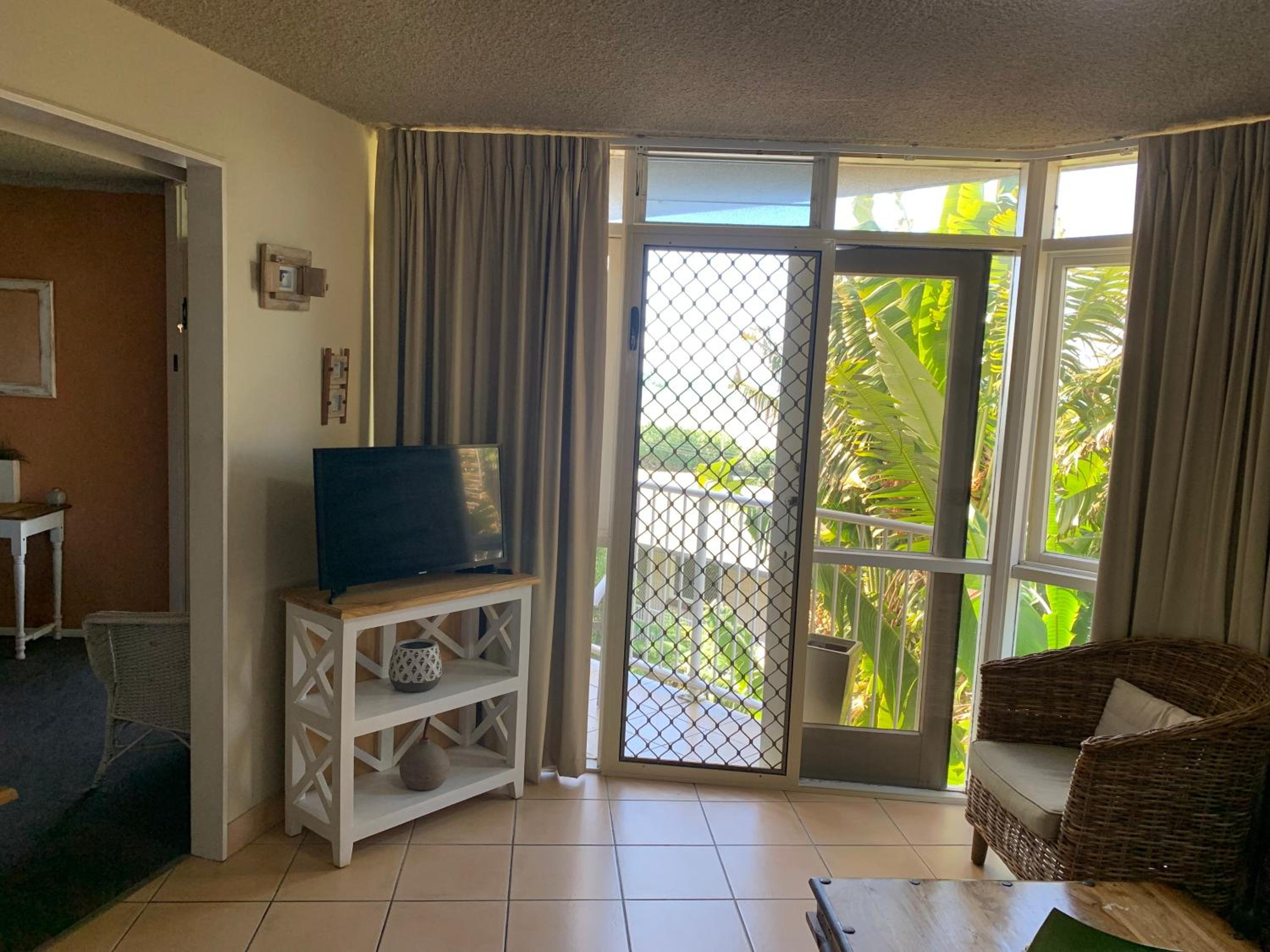 Apartment with Balcony photo 3