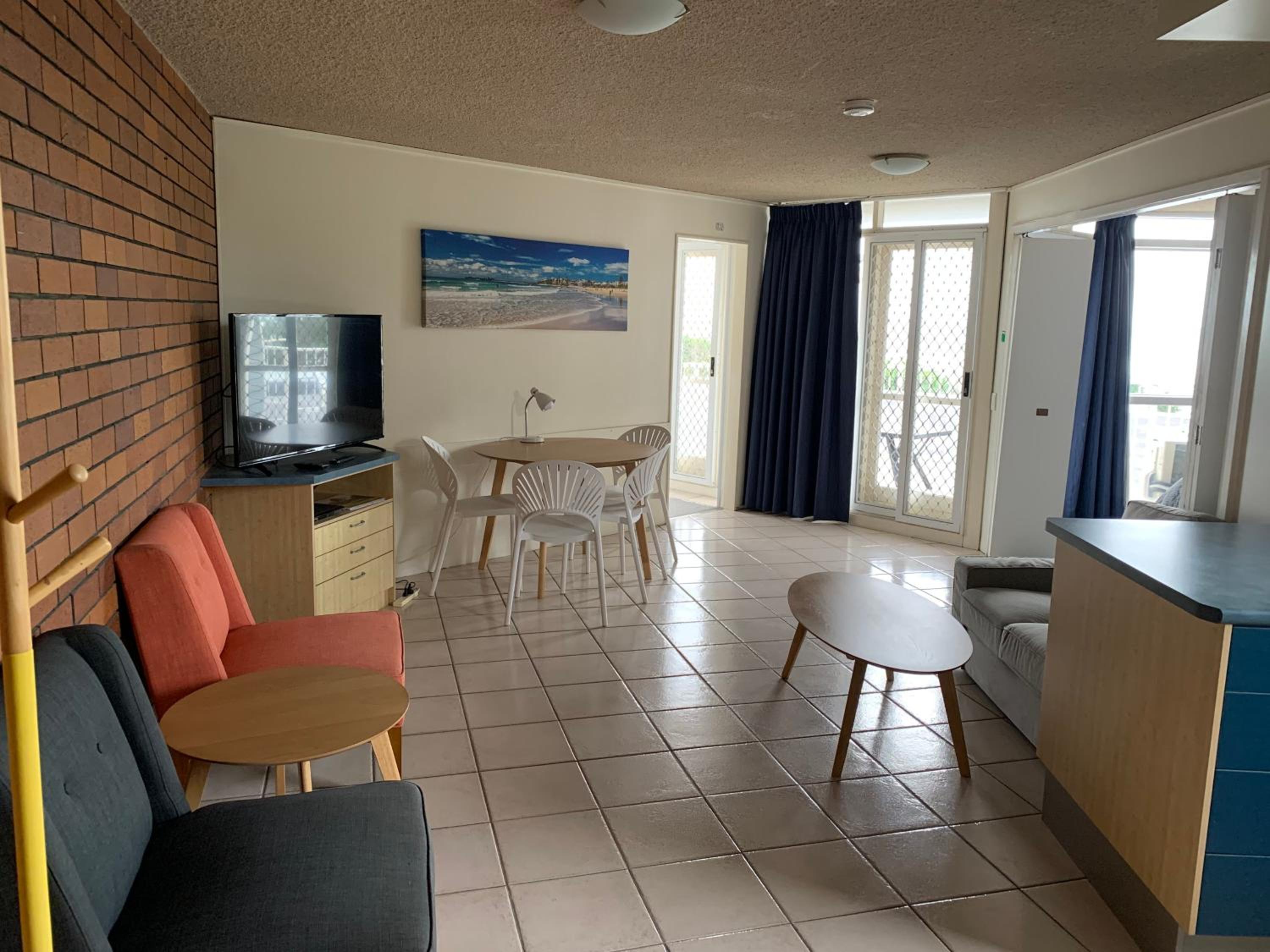 Family Two-Bedroom Apartment with View photo 2