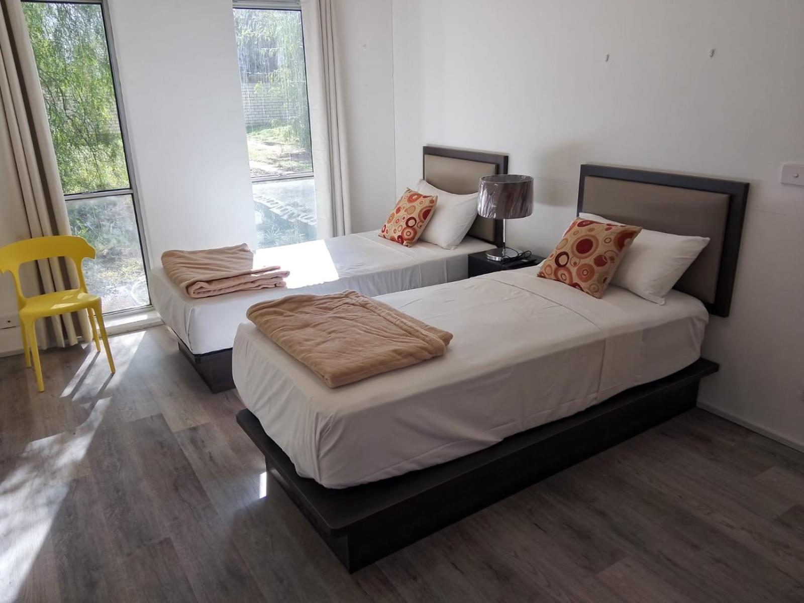 Five-Bedroom House photo 1