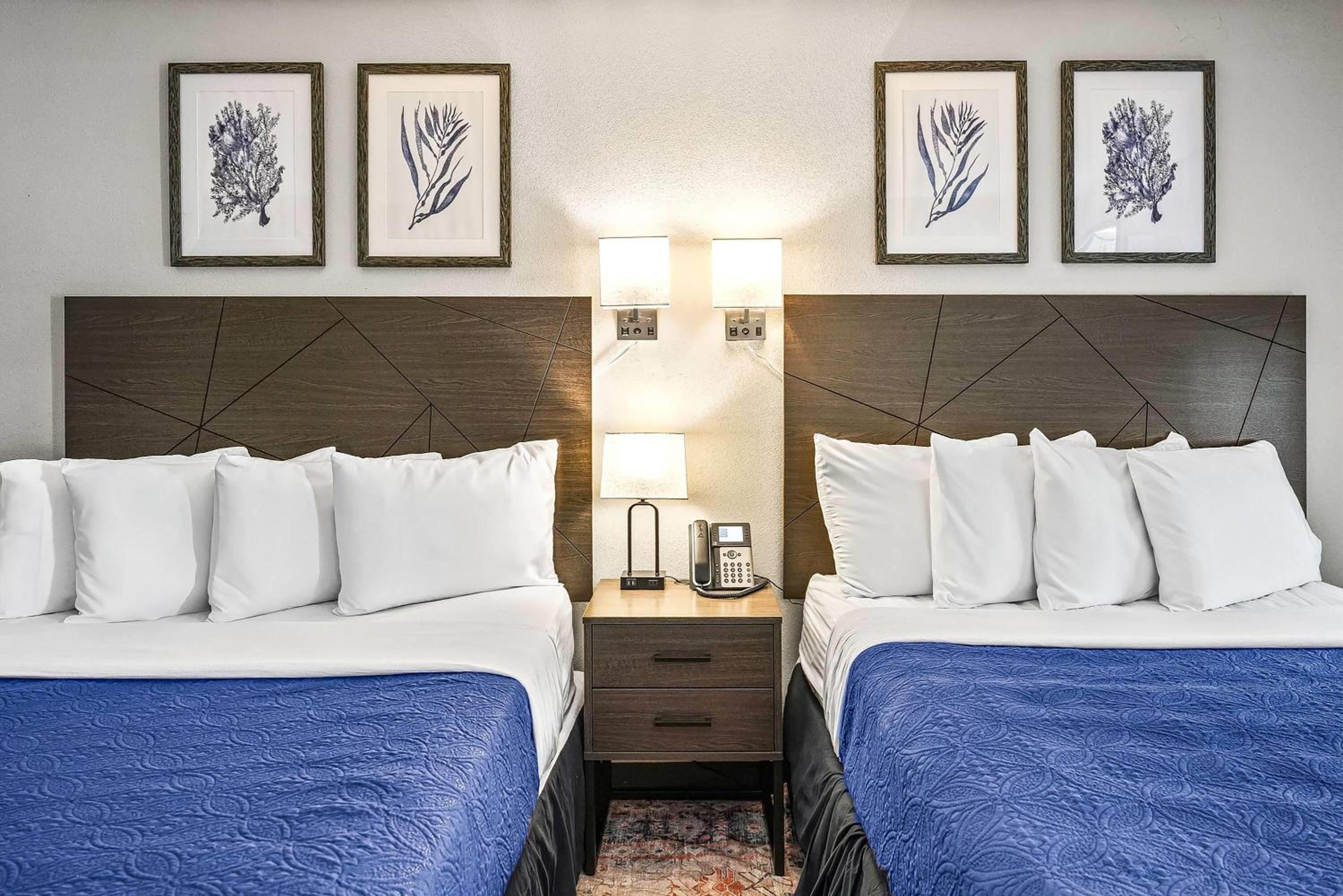 Suite with Two Queen Beds - Non-Smoking - Photo 4