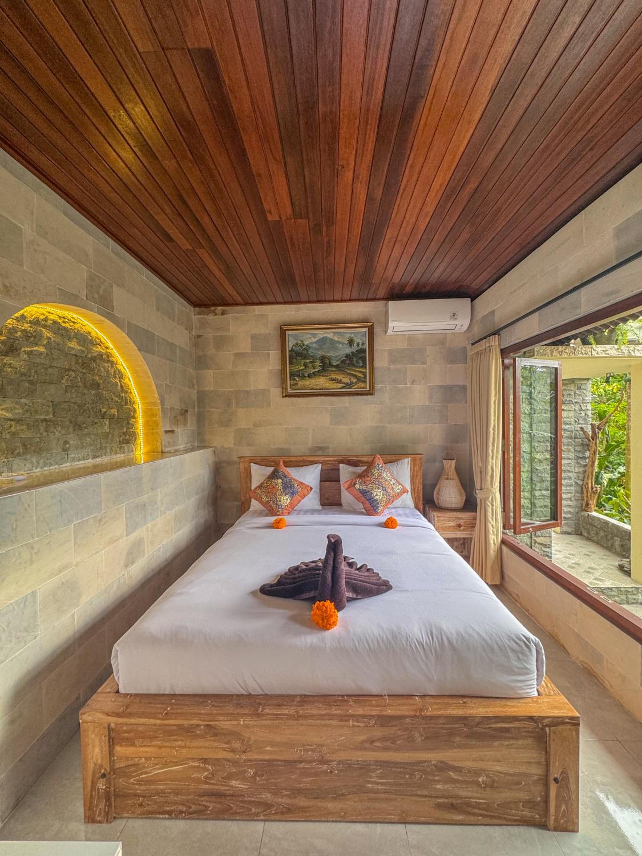 Queen Room with Garden View