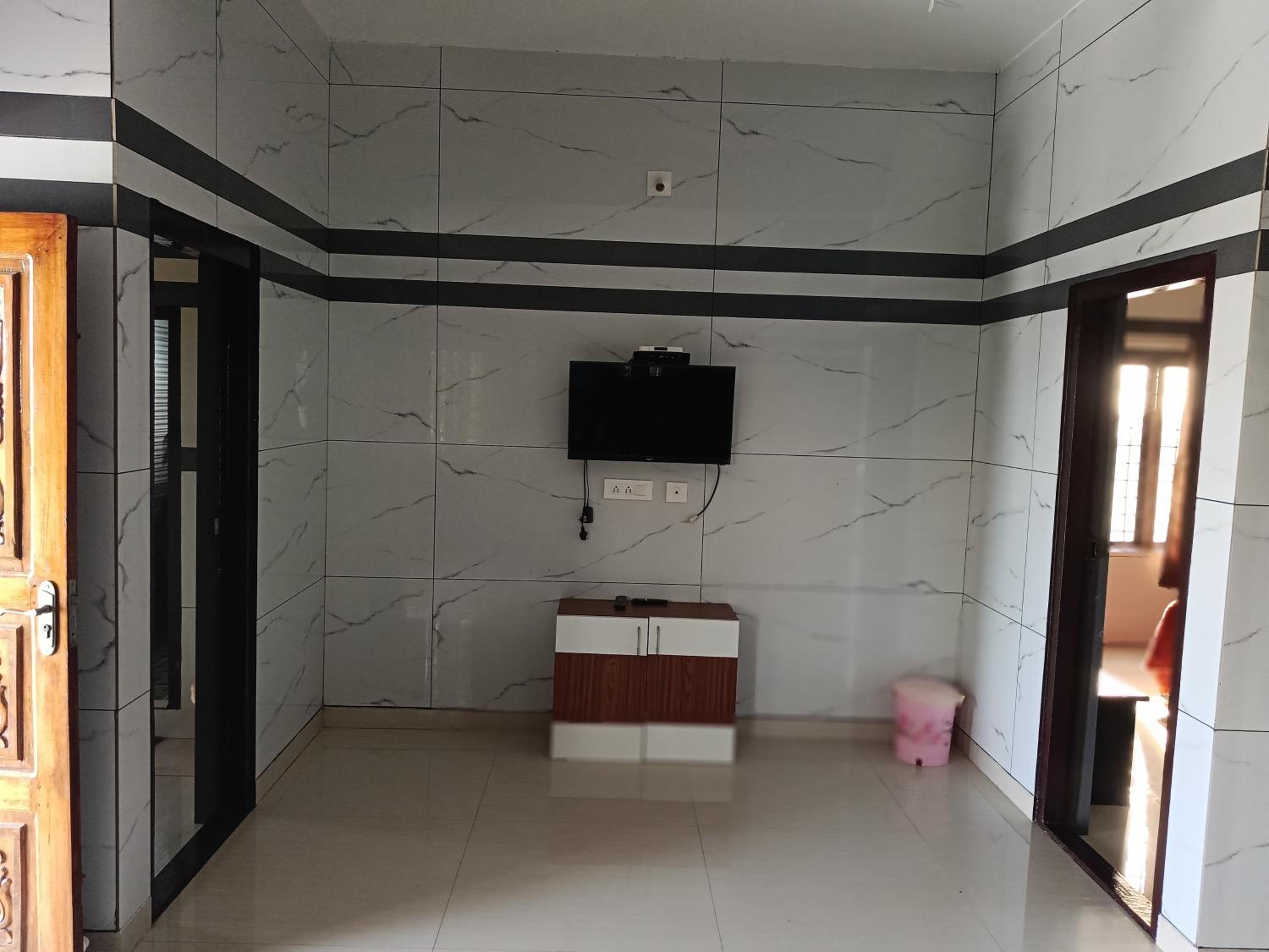 Two-Bedroom Apartment with Balcony photo 2