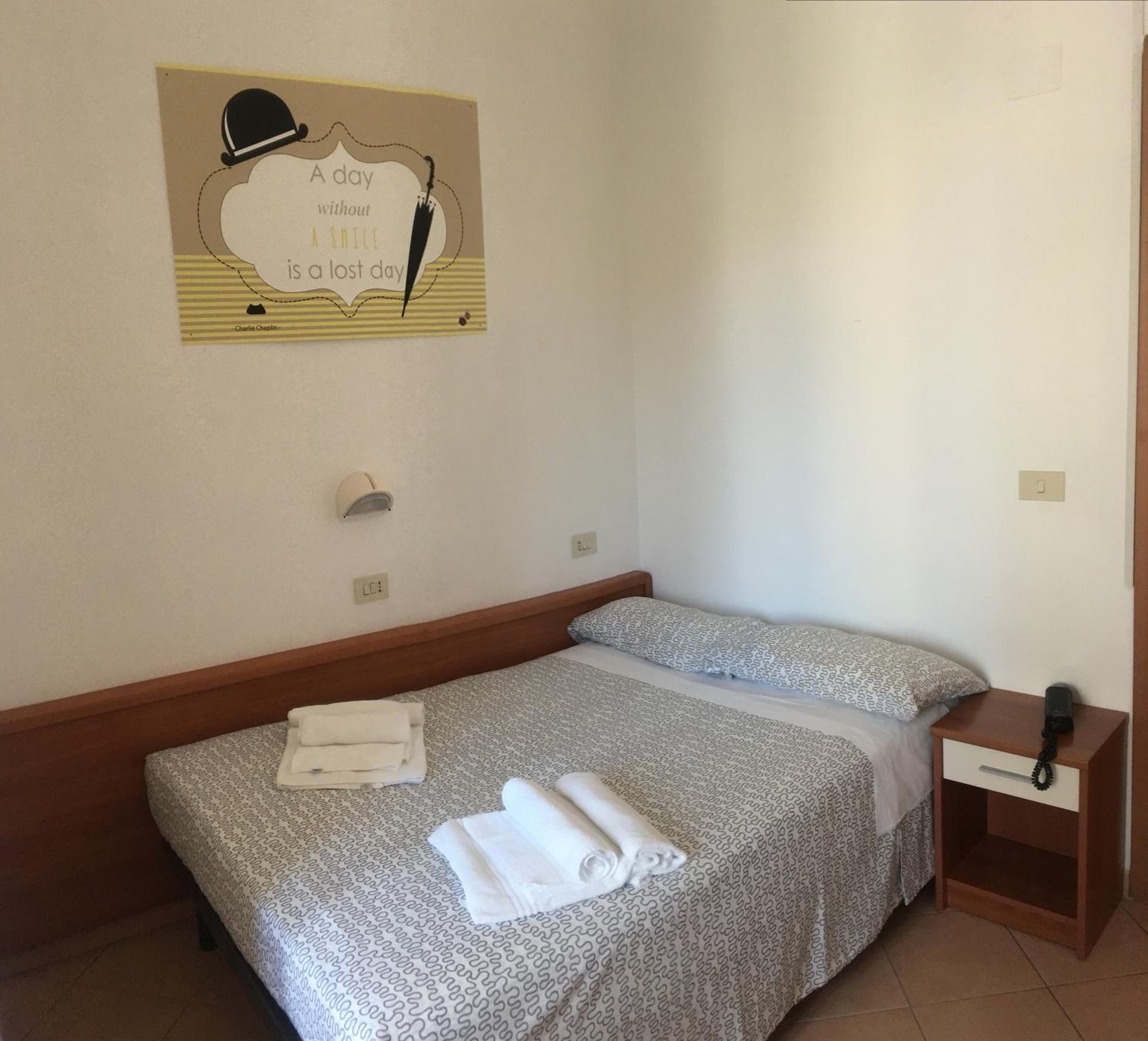 Economy small double room - Photo 4
