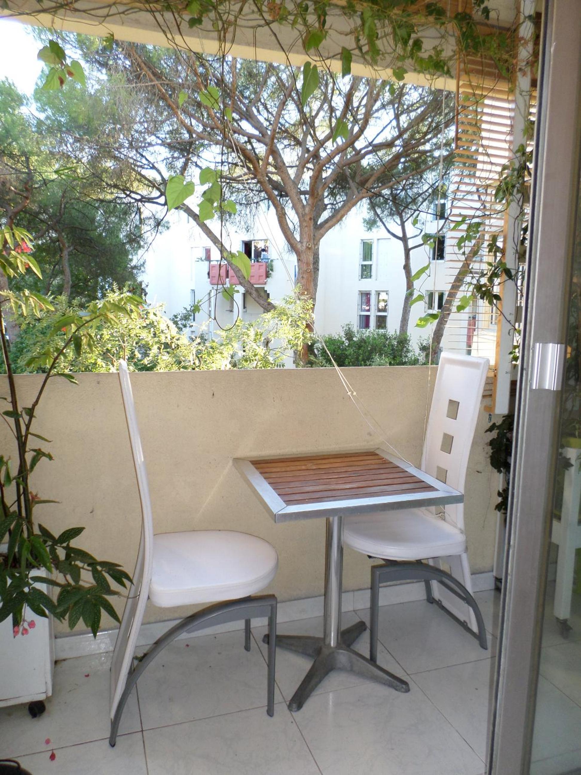 Apartment with Garden View