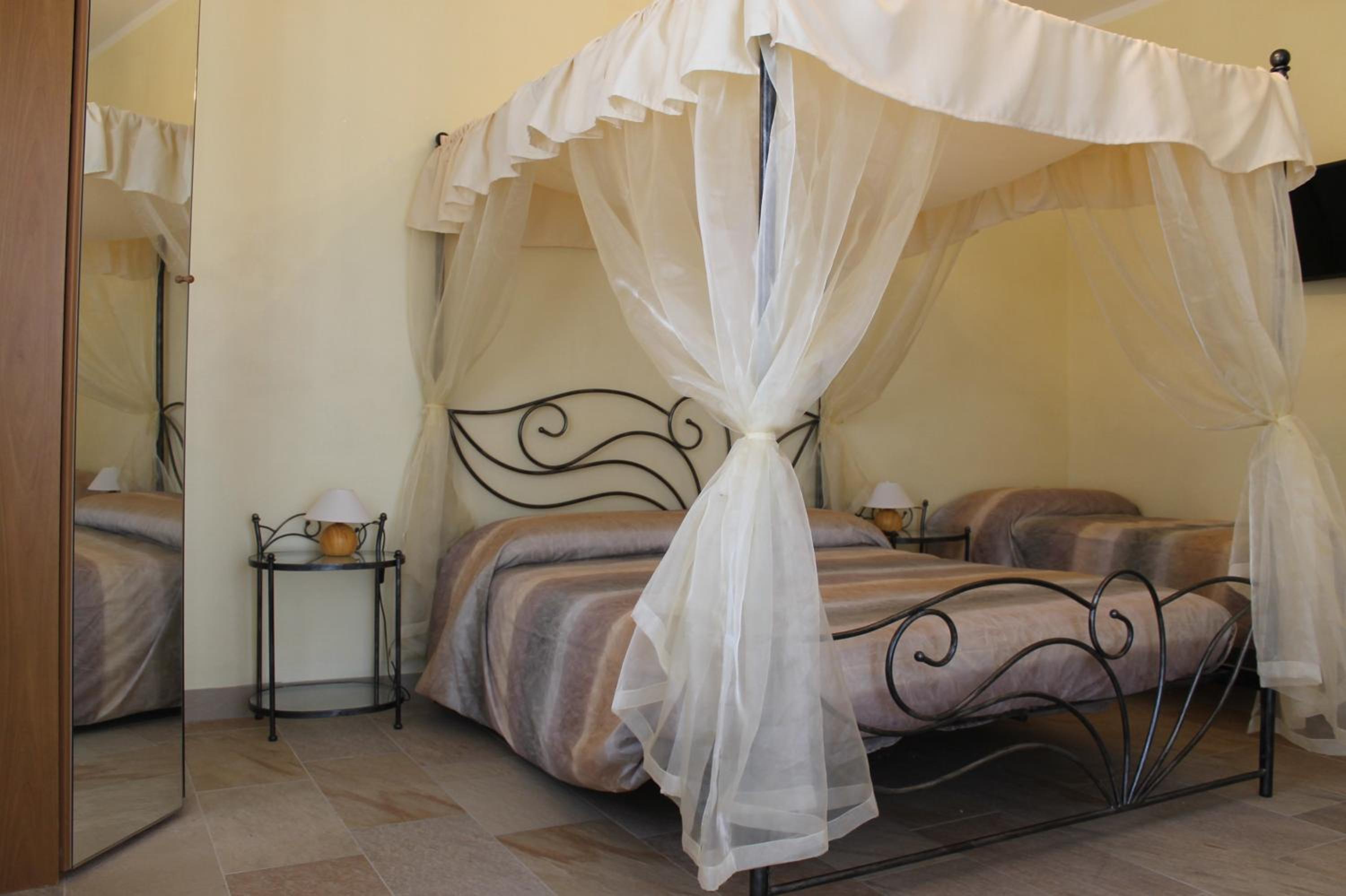 Apartment with Terrace - Via Del Pontiere 29