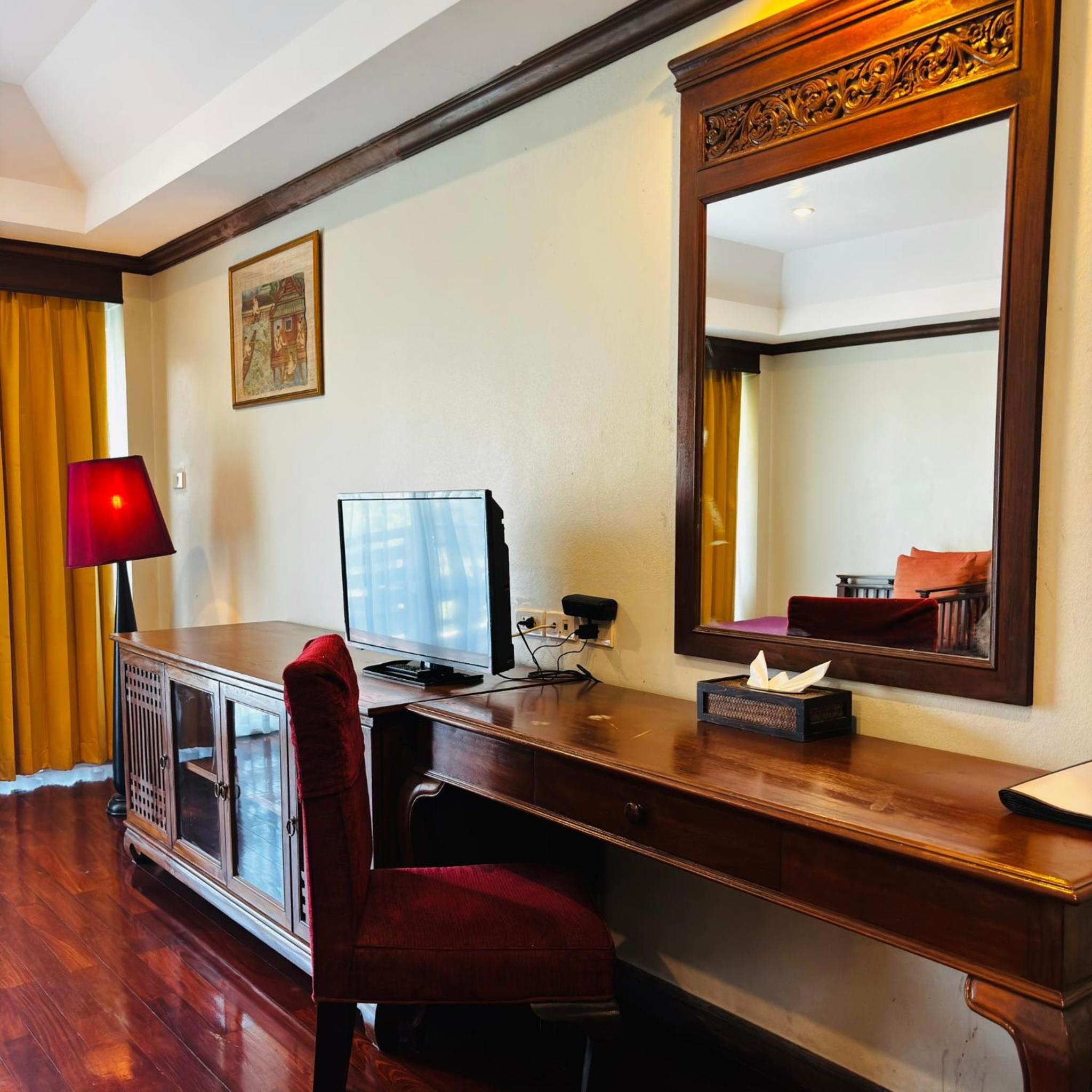 Deluxe Double or Twin Room with City View