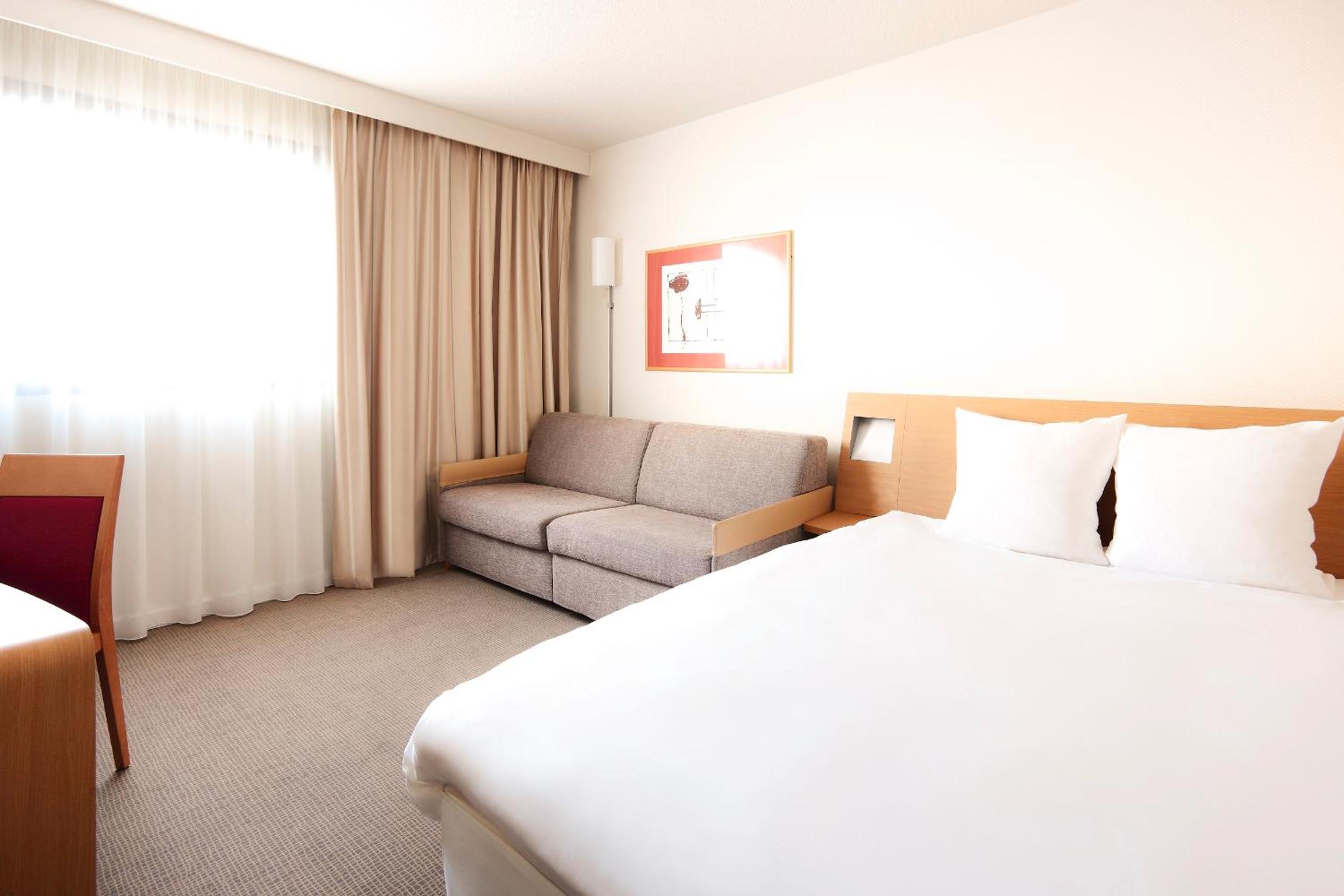 Standard Room with One Double Bed and One Double Sofa bed - Photo 10