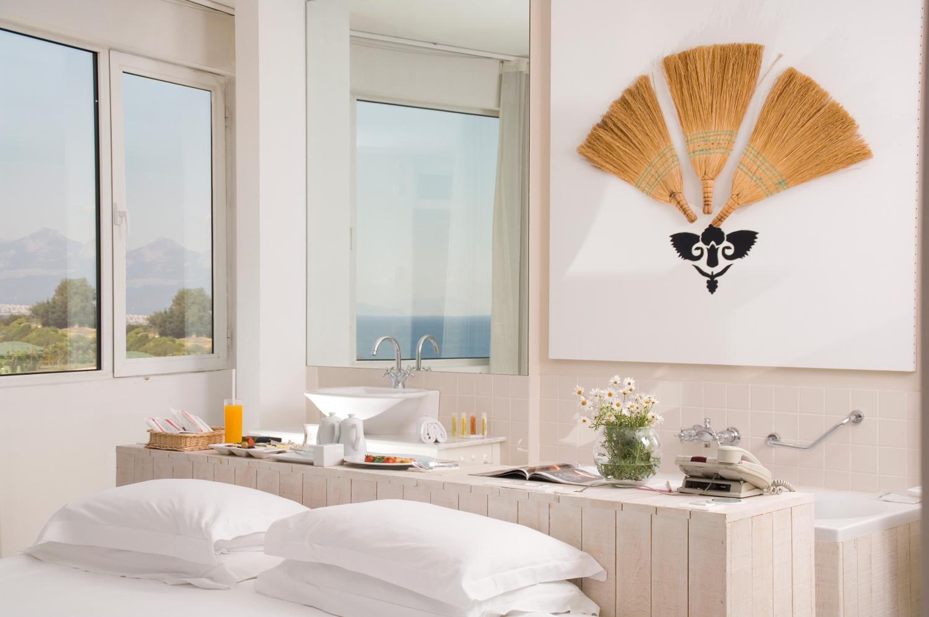 Deluxe Triple Room In Revolving Building