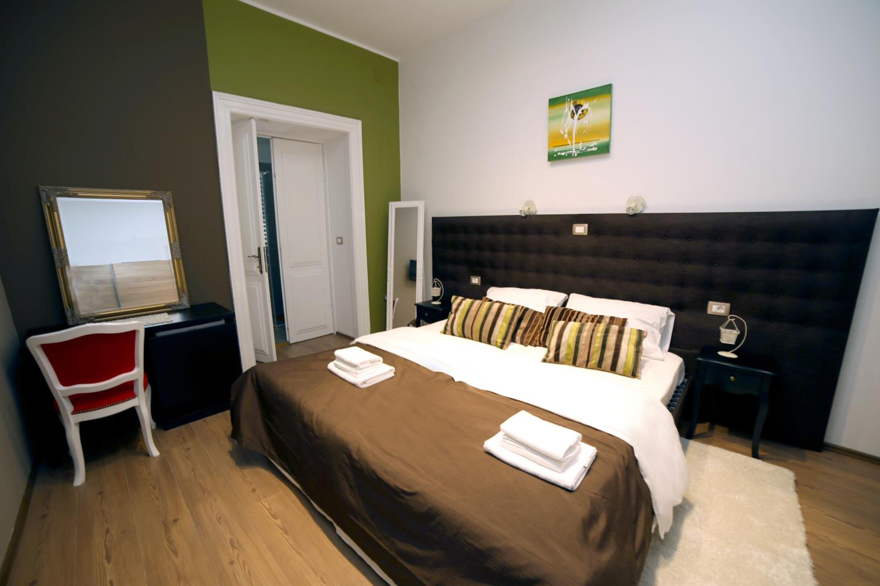 Double or Twin Room with Bathroom - Photo 5