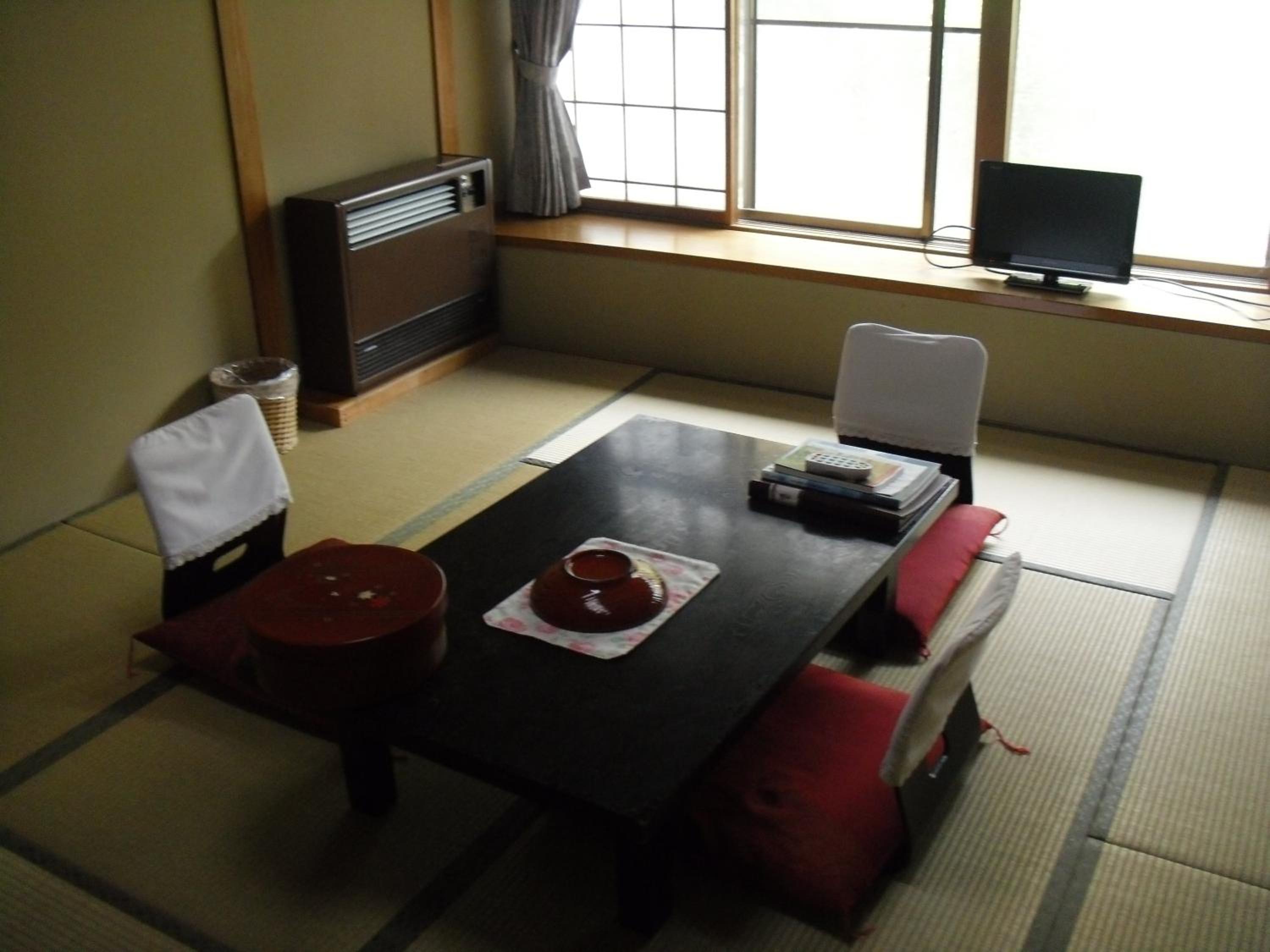 Economy Double Room thumbnail 5