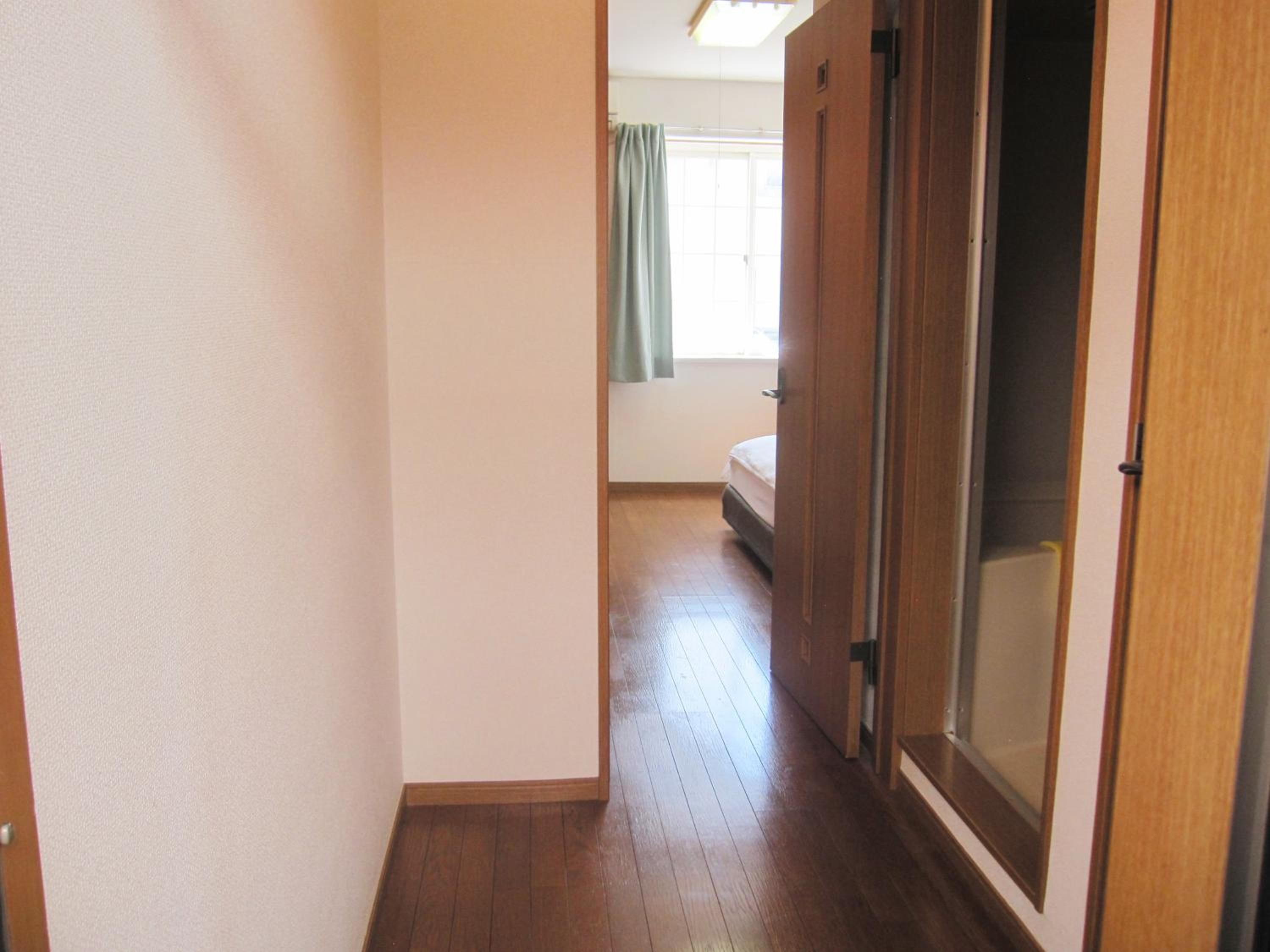 Standard Twin Room - Photo 6