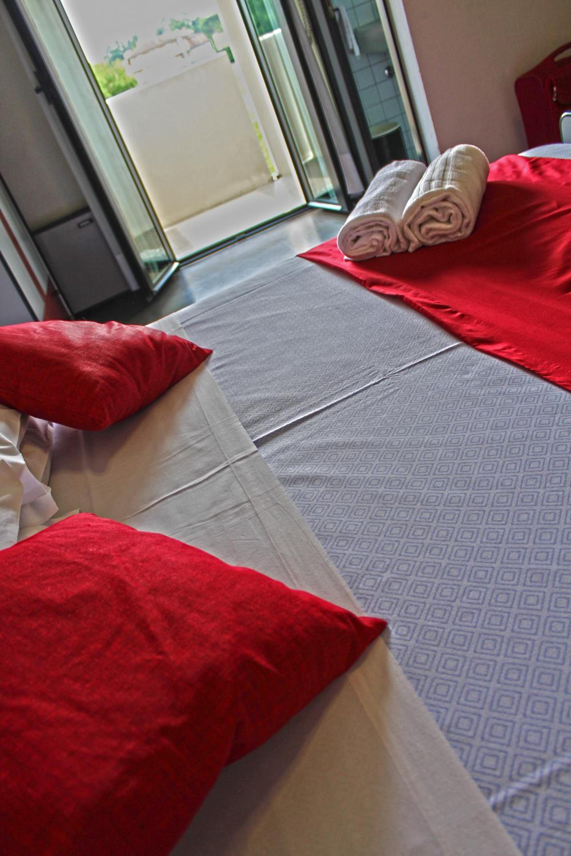 Twin Room with Balcony - Photo 6
