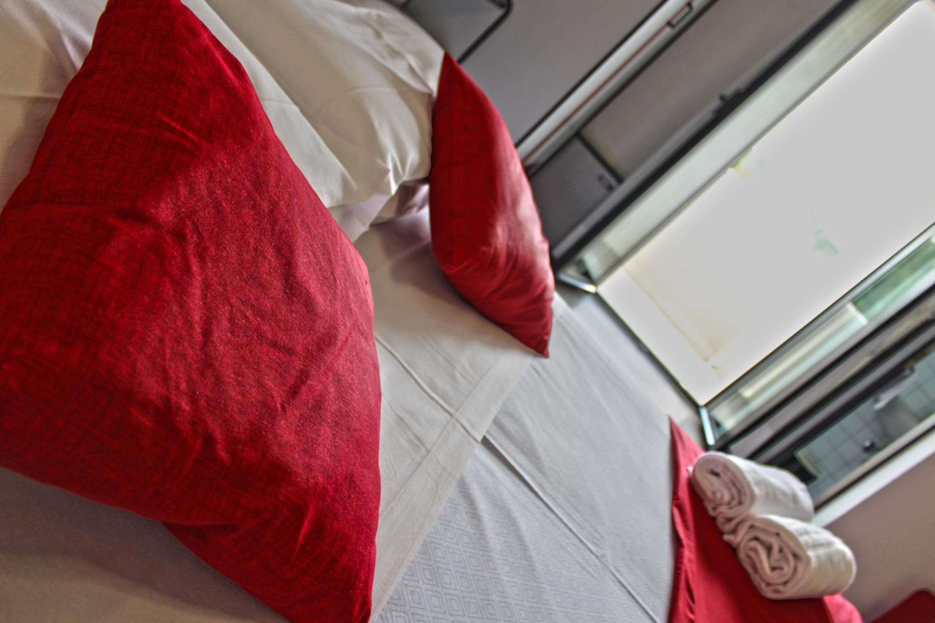Twin Room with Balcony - Photo 7