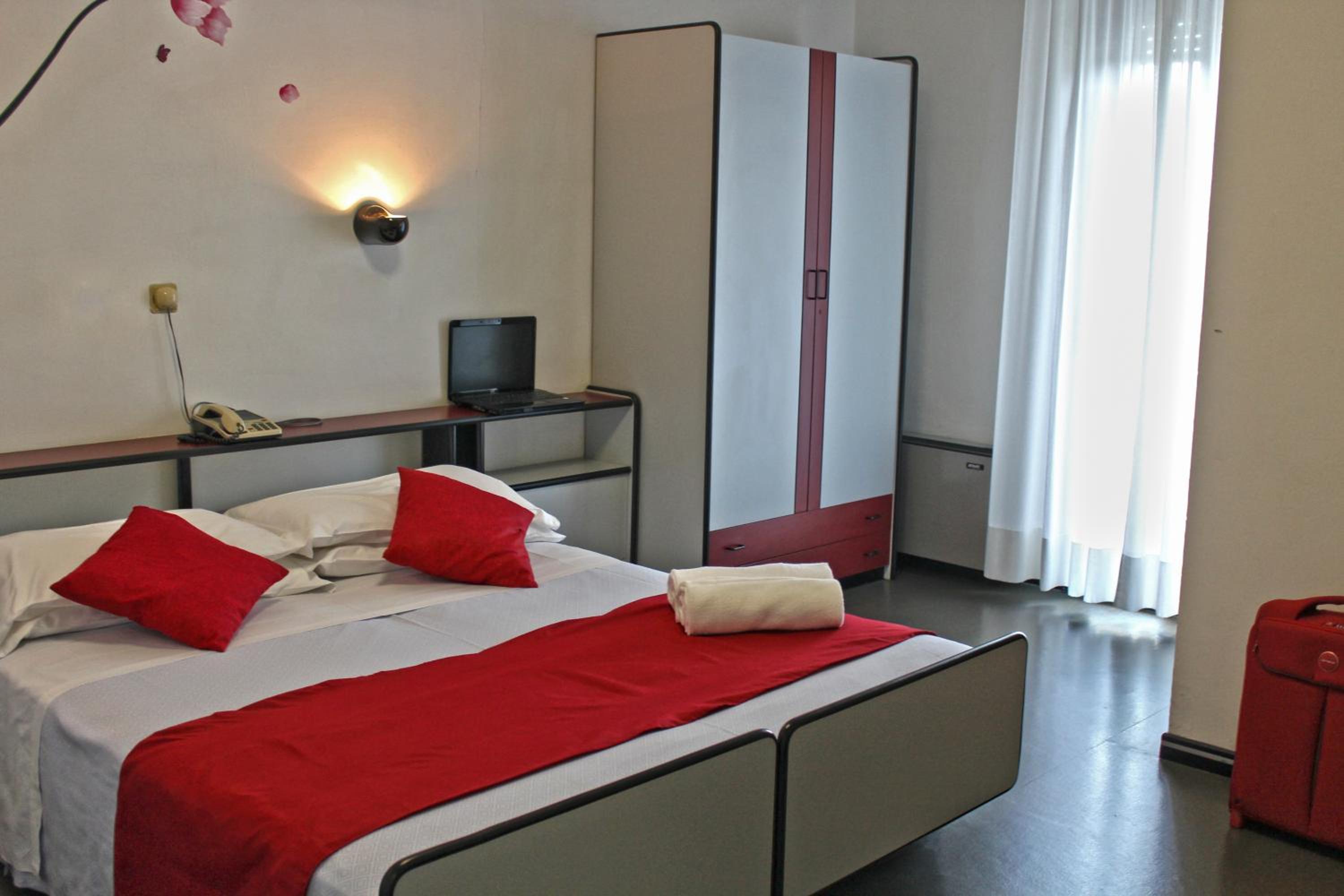 Twin Room with Balcony - Photo 19