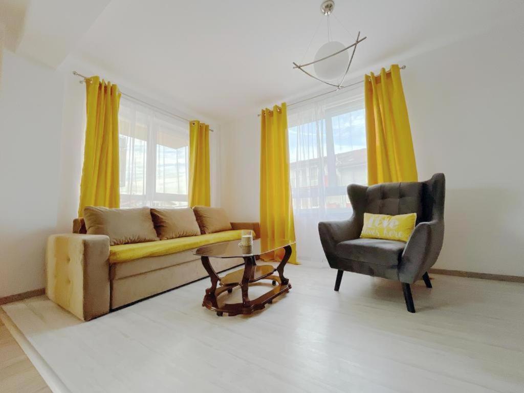Deluxe One-Bedroom Apartment photo 1