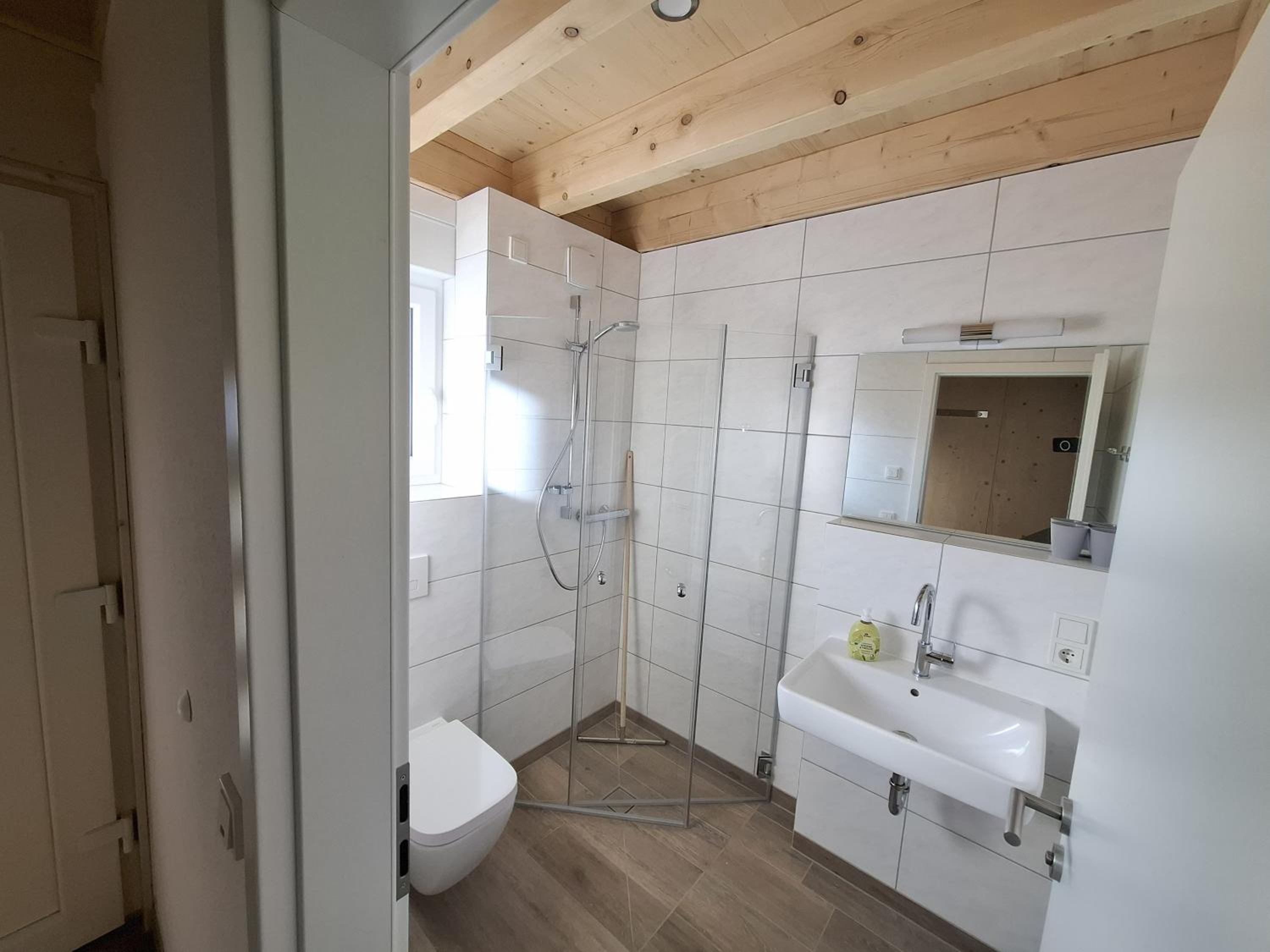 Five-Bedroom House - Pets allowed