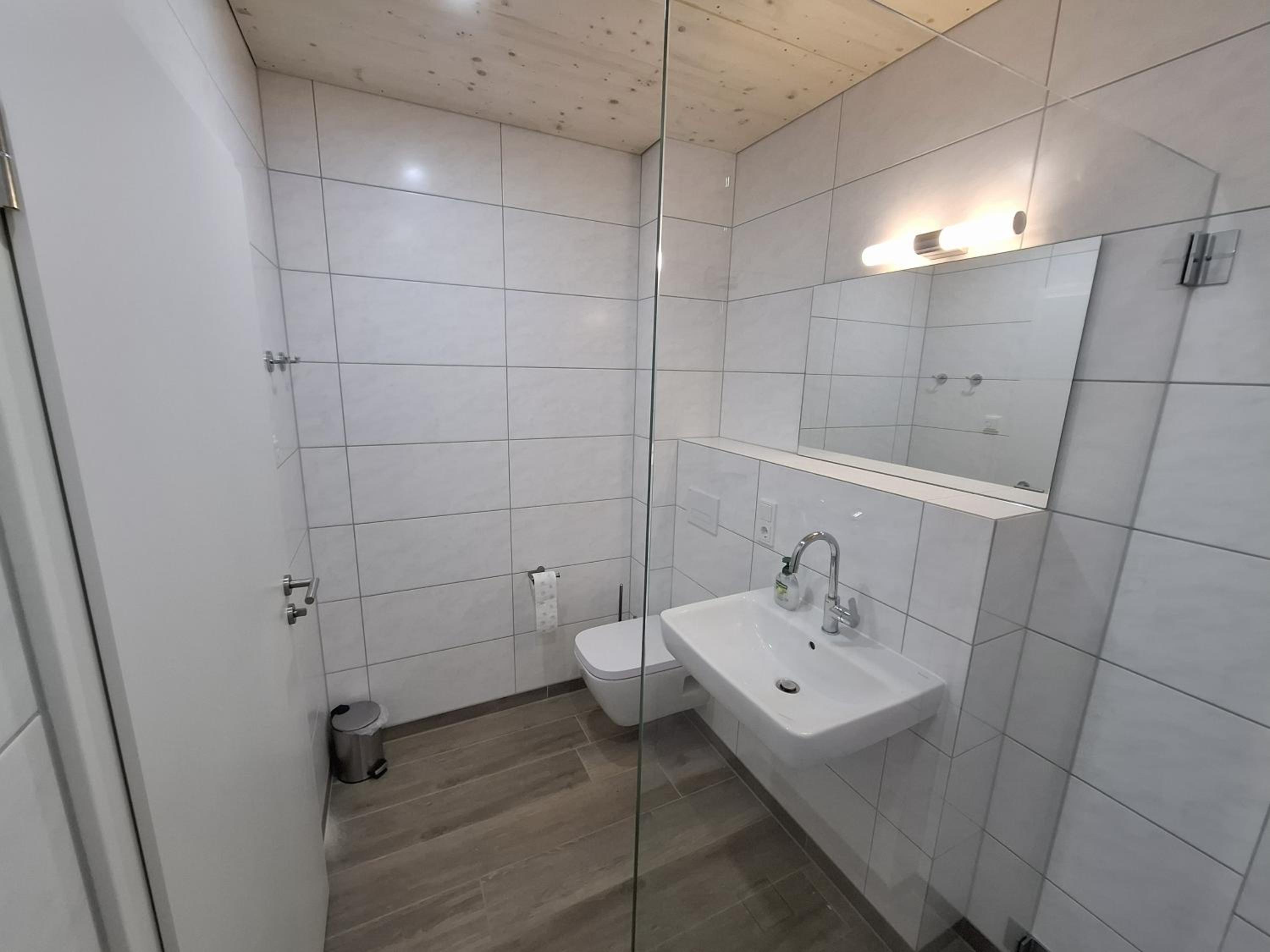 Five-Bedroom House - Pets allowed
