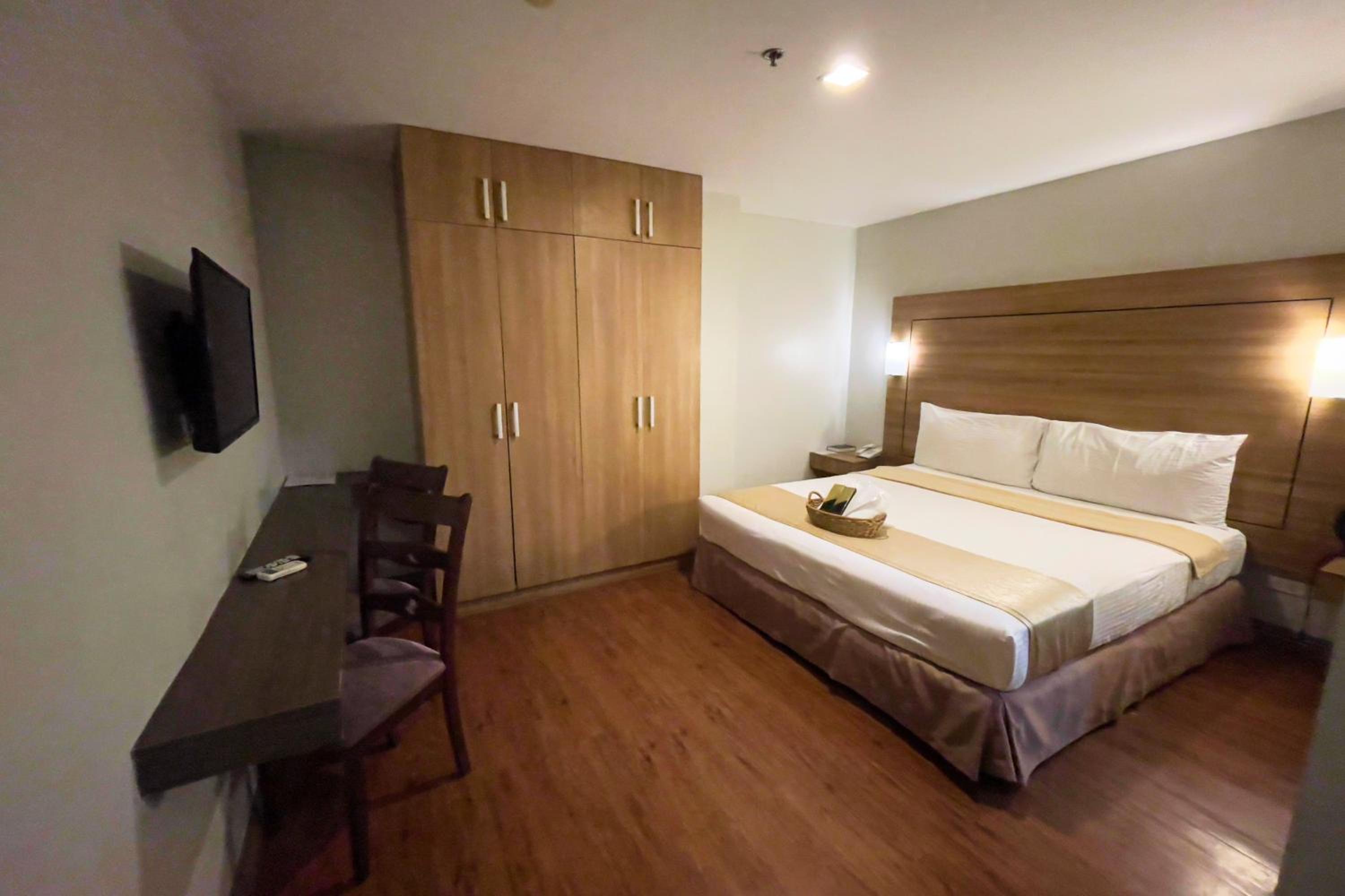 Standard Queen Room - Photo 2