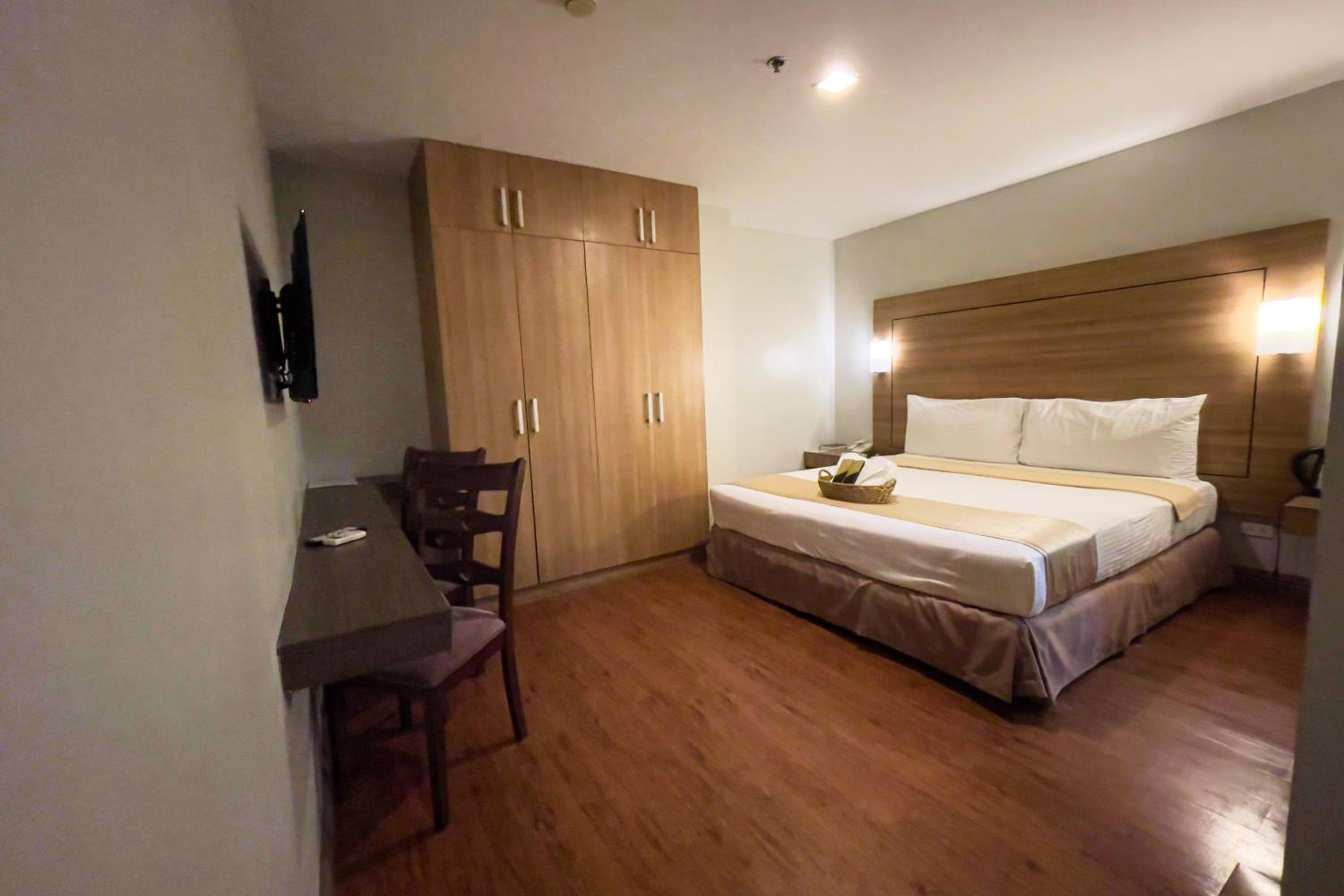 Standard Queen Room - Photo 5