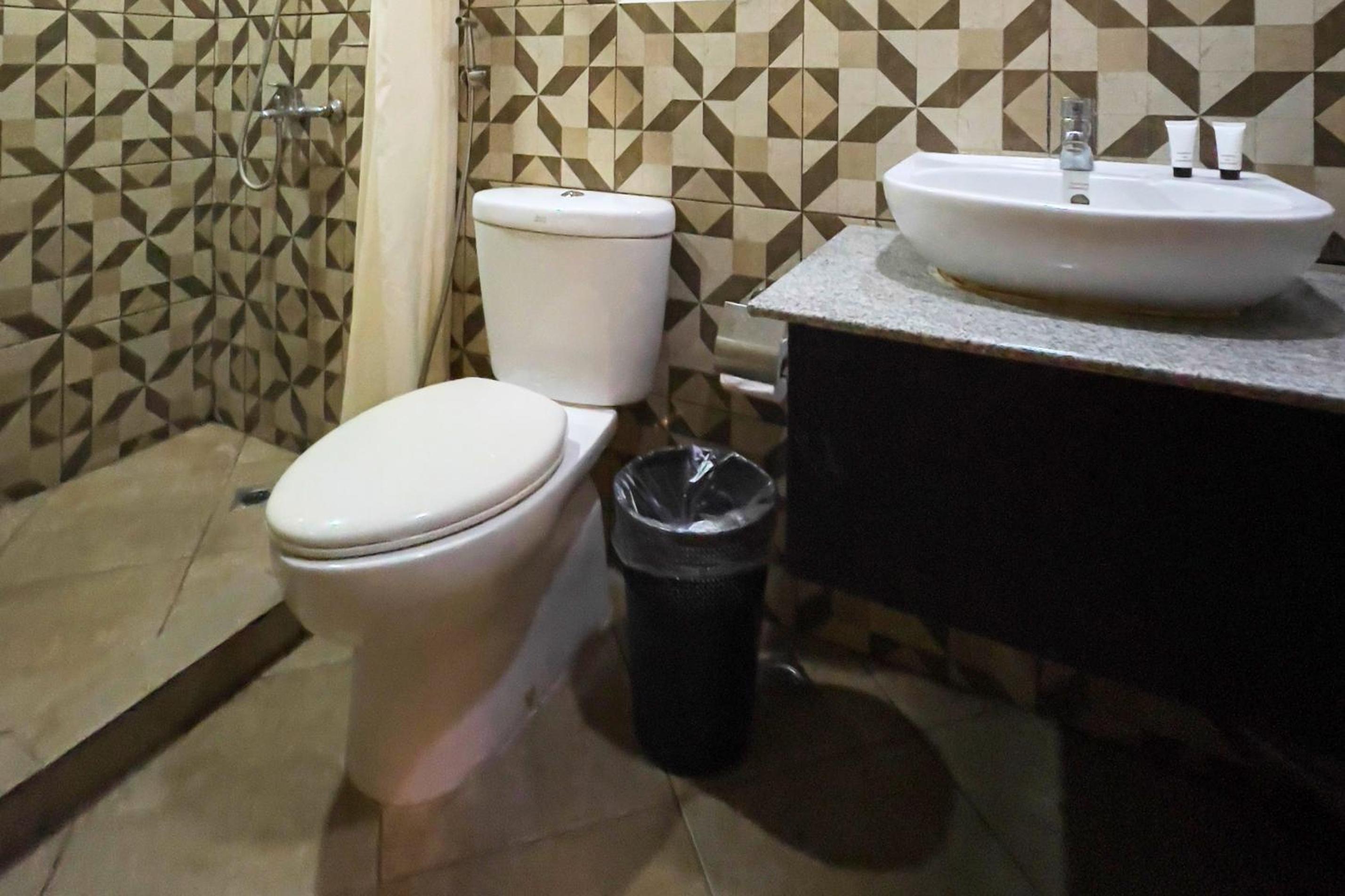 Deluxe Room - Photo 7