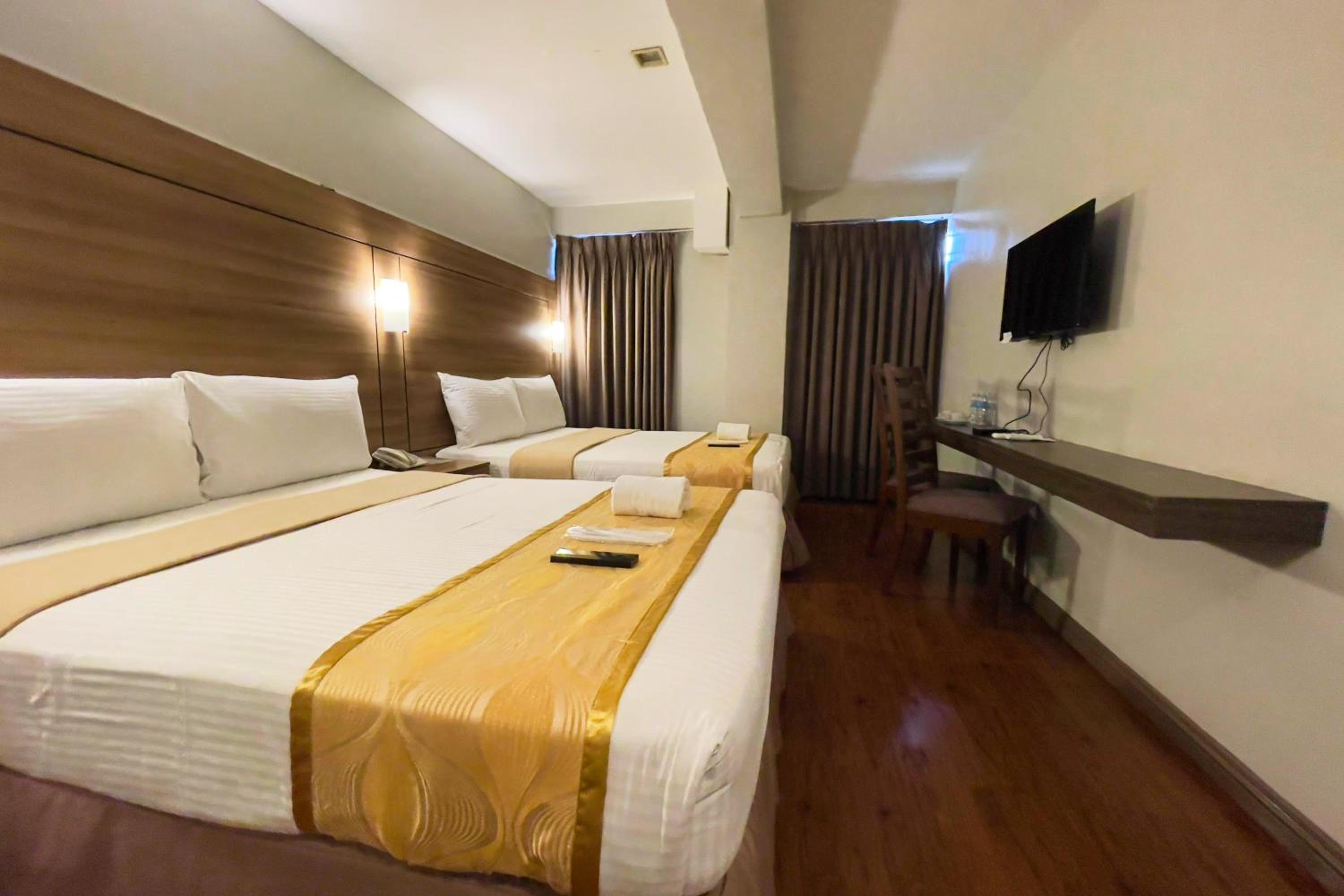 Deluxe Room - Photo 8