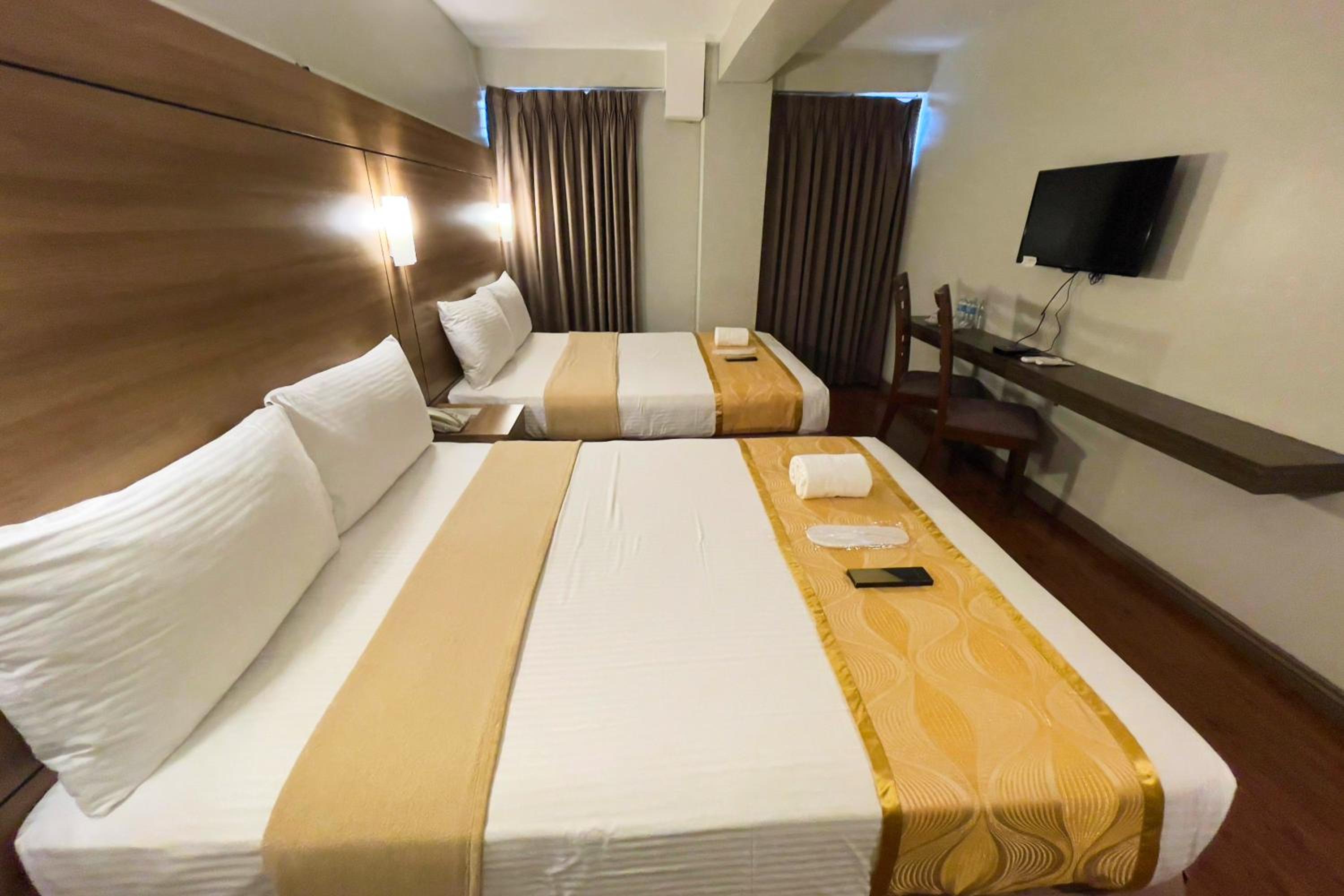 Deluxe Room - Photo 10